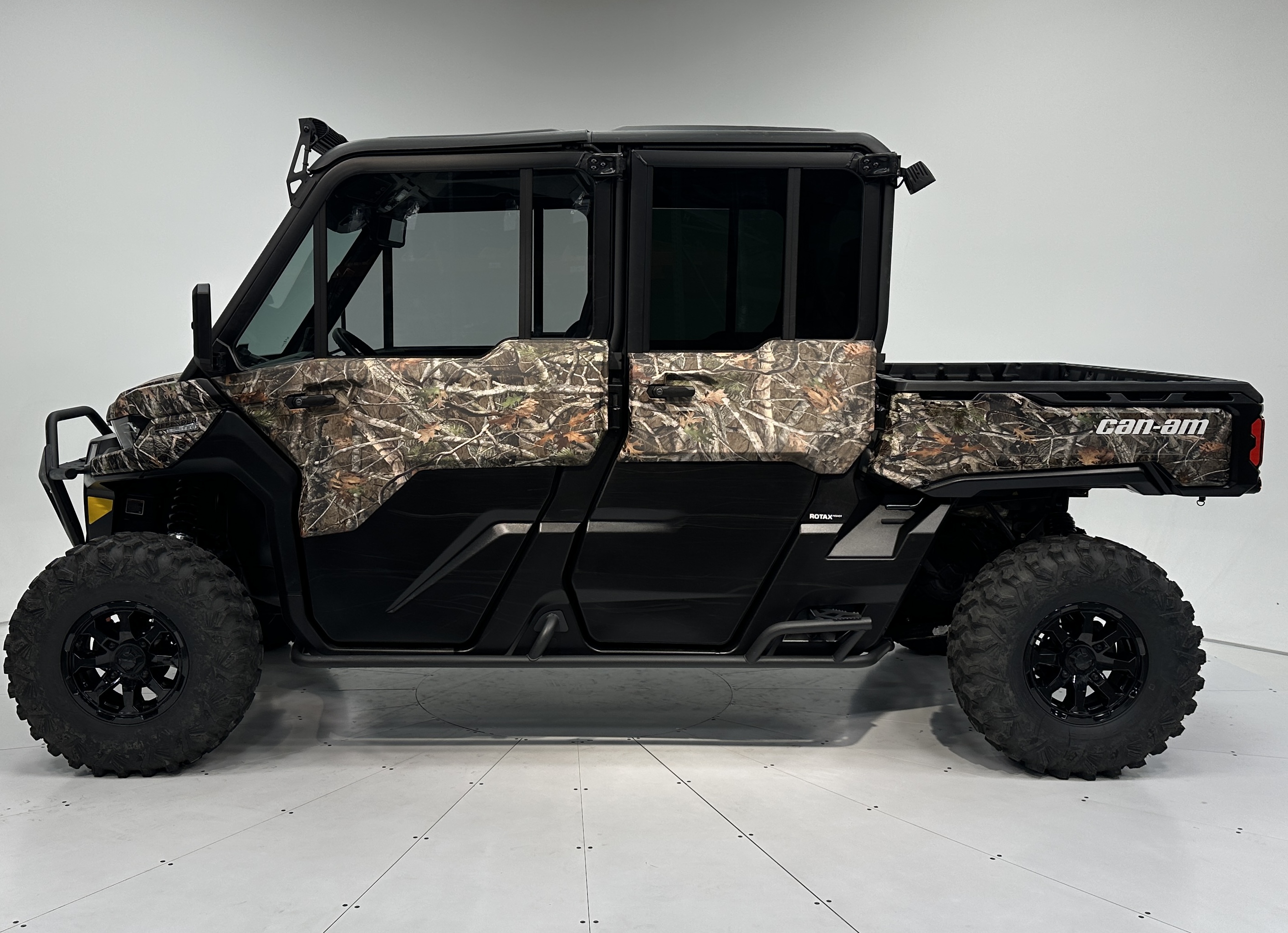 2025 Can-Am Defender MAX Limited CAB HD10 - Photo 3