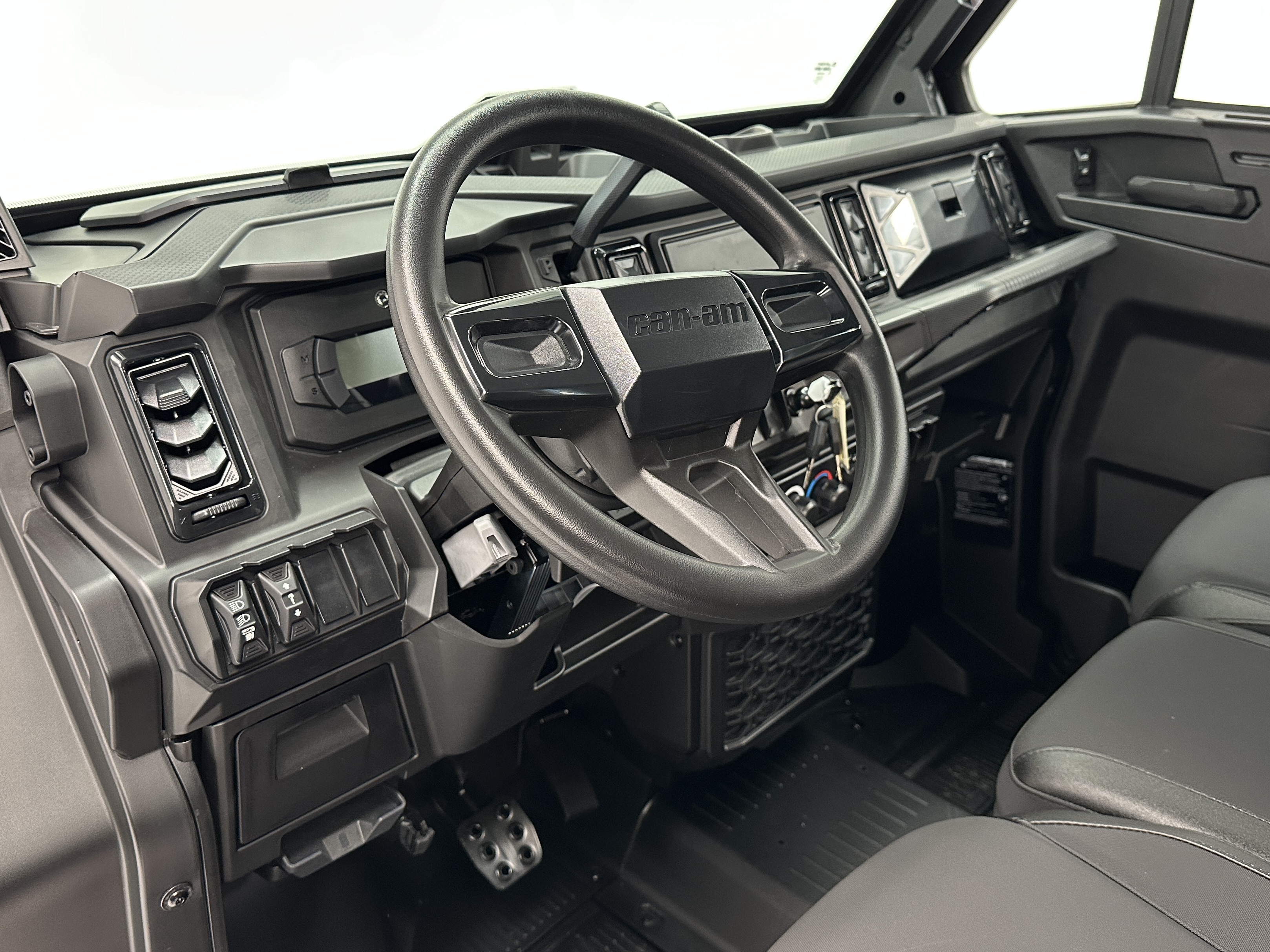 2026 Can-Am Defender MAX XT CAB HD11 - Photo 5