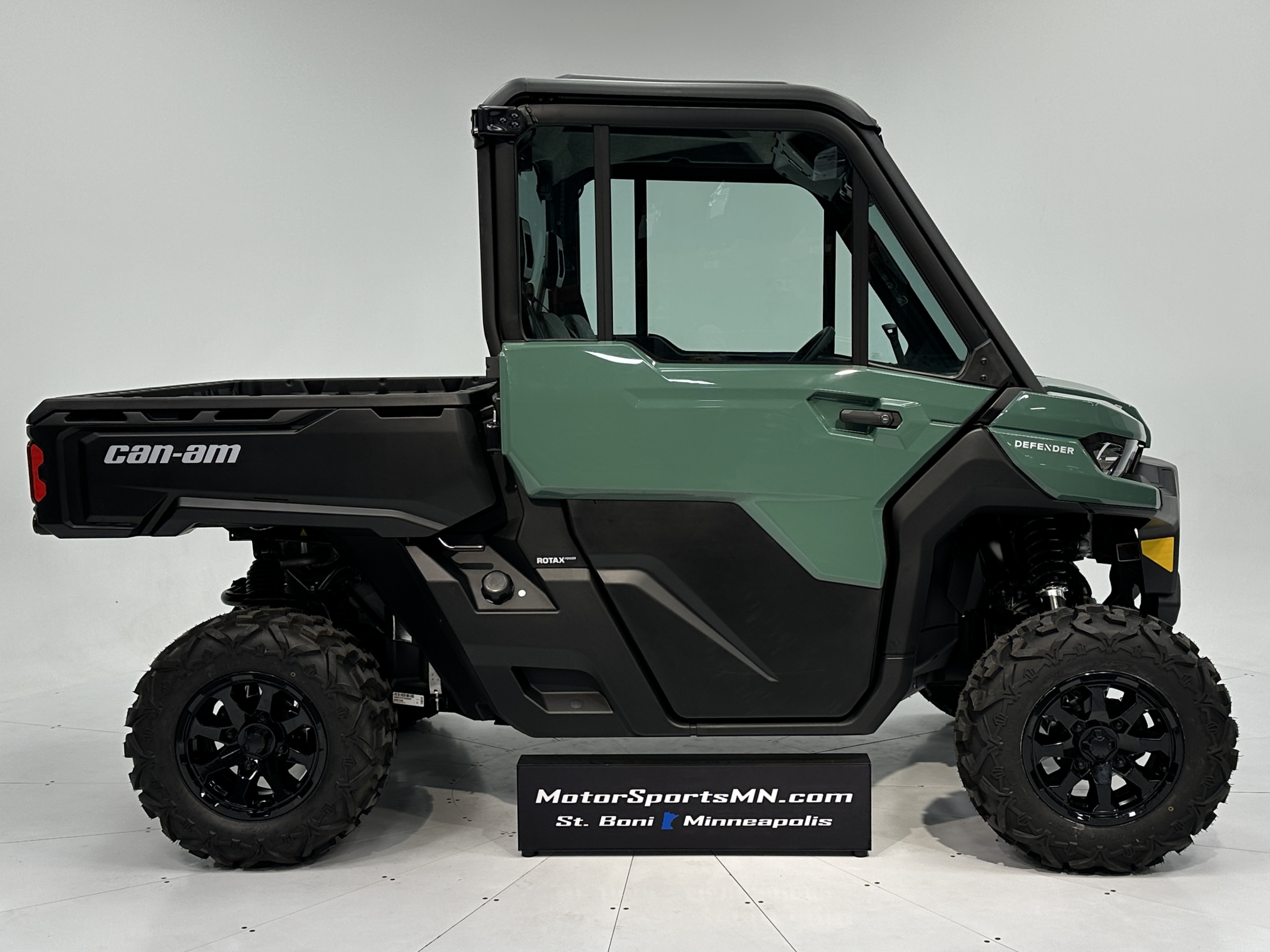 2026 Can-Am Defender DPS CAB HV HD9