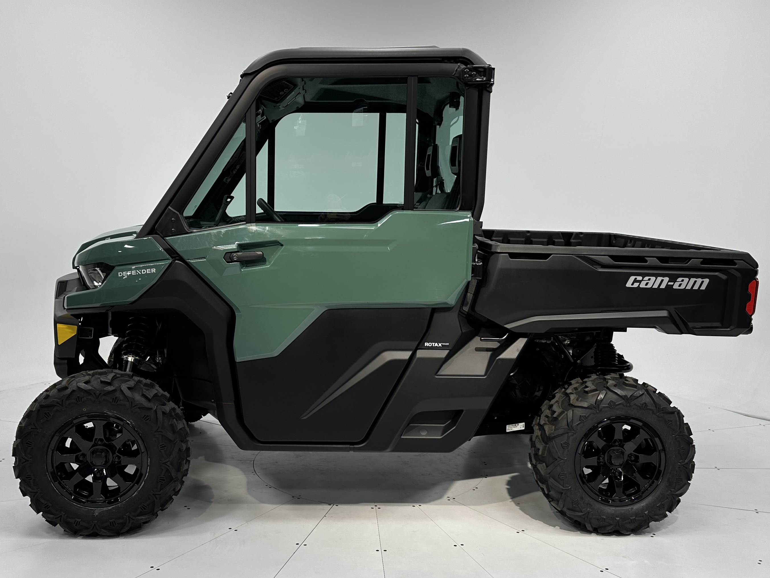 2026 Can-Am Defender DPS CAB HV HD9 - Photo 3