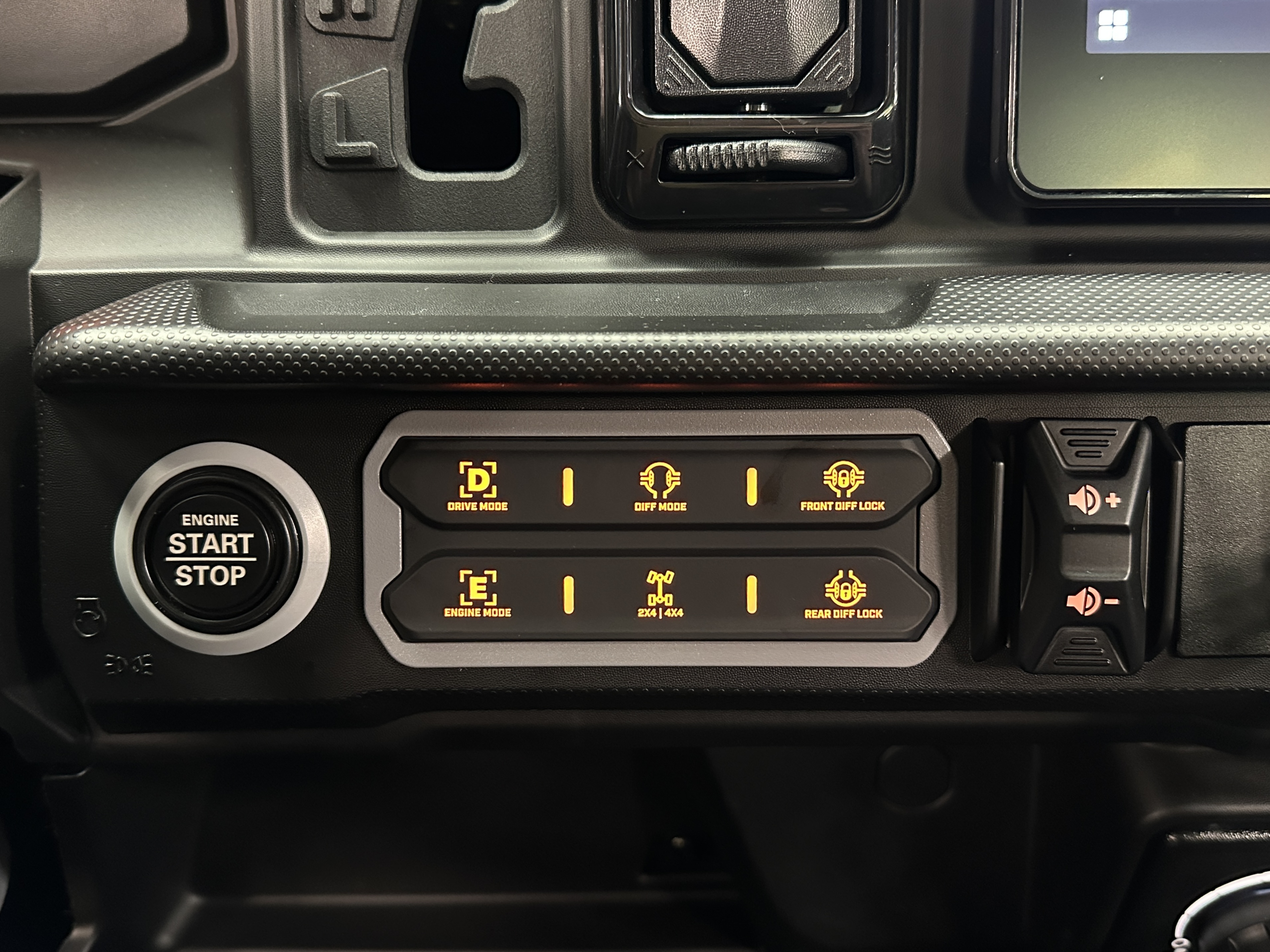 2026 Can-Am Defender LIMITED CAB HD11 - Photo 11
