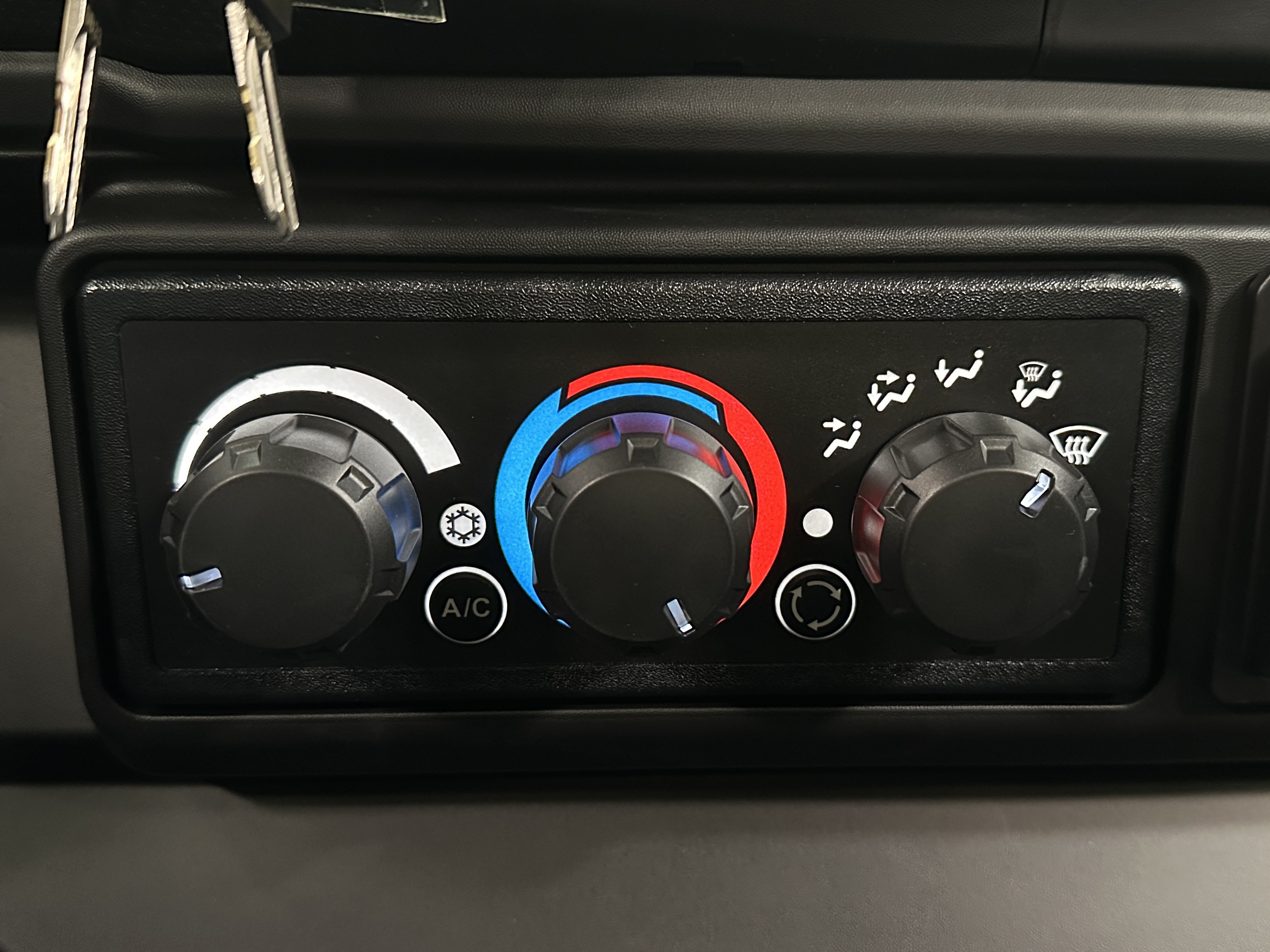 2026 Can-Am Defender LIMITED CAB HD11 - Photo 12