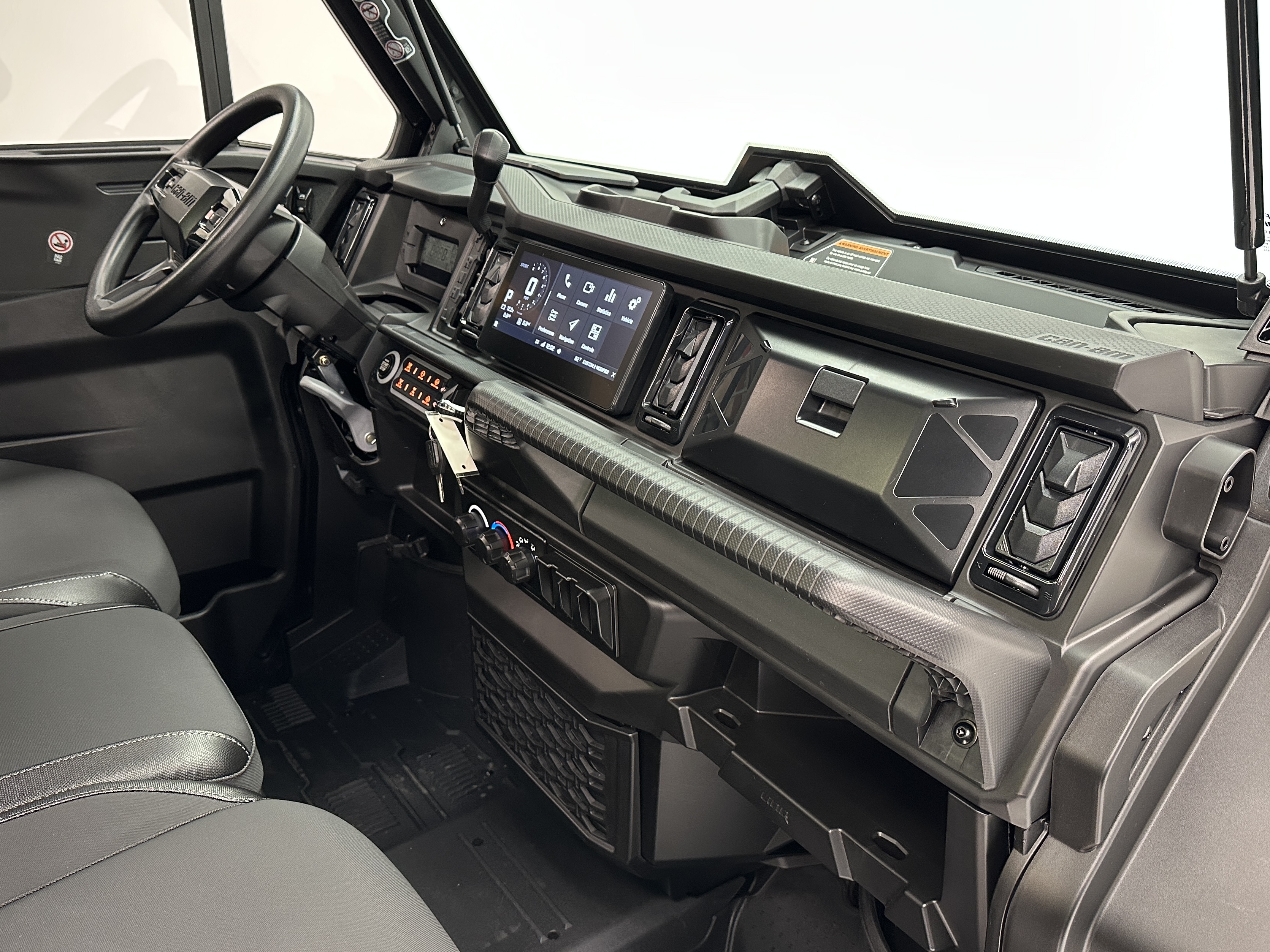 2026 Can-Am Defender LIMITED CAB HD11 - Photo 6