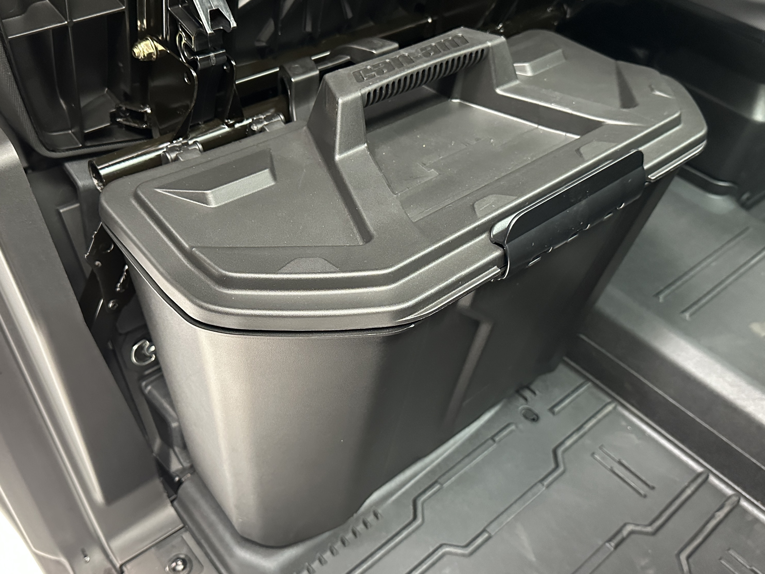 2026 Can-Am Defender LIMITED CAB HD11 - Photo 15