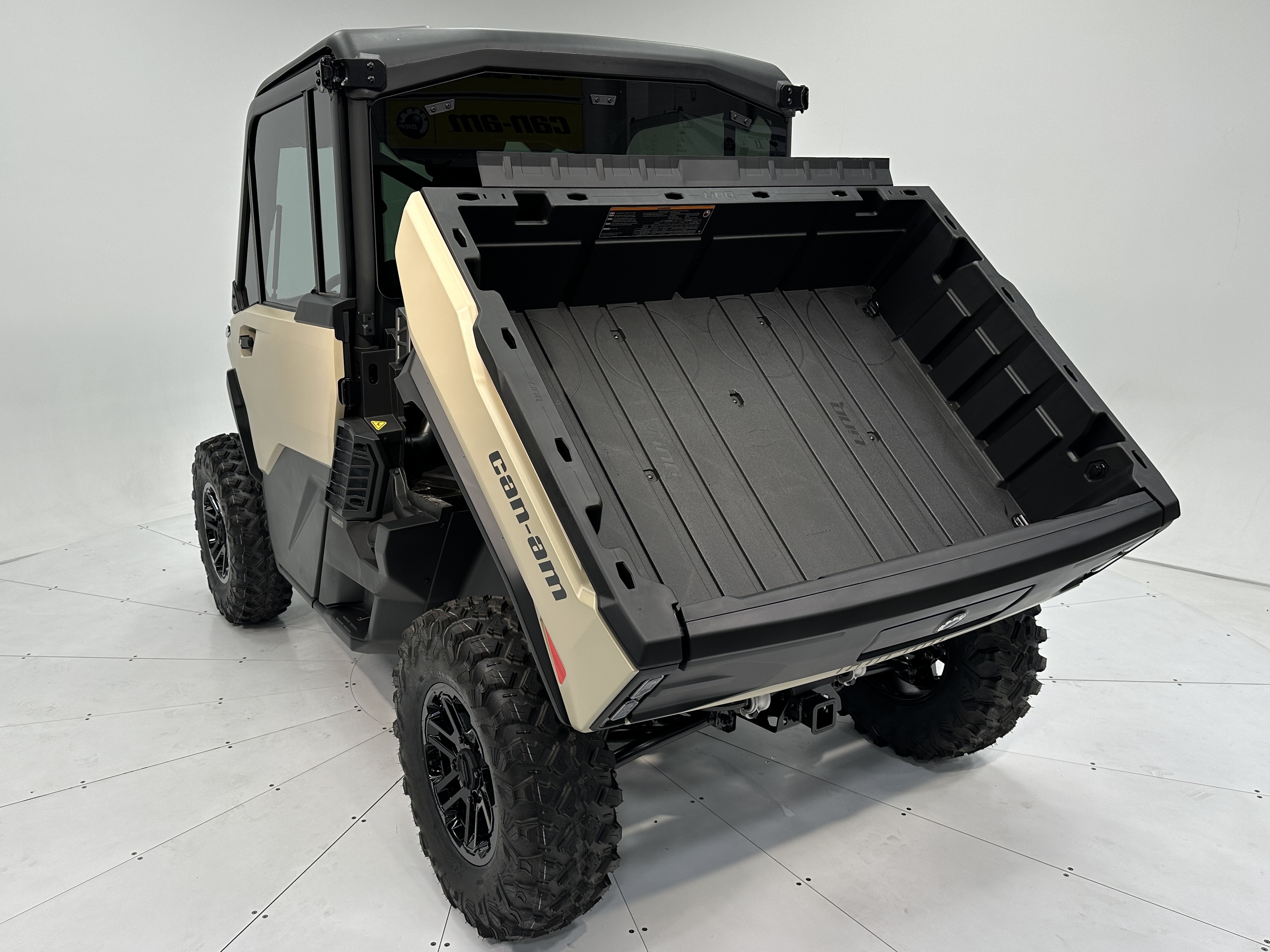 2026 Can-Am Defender LIMITED CAB HD11 - Photo 17