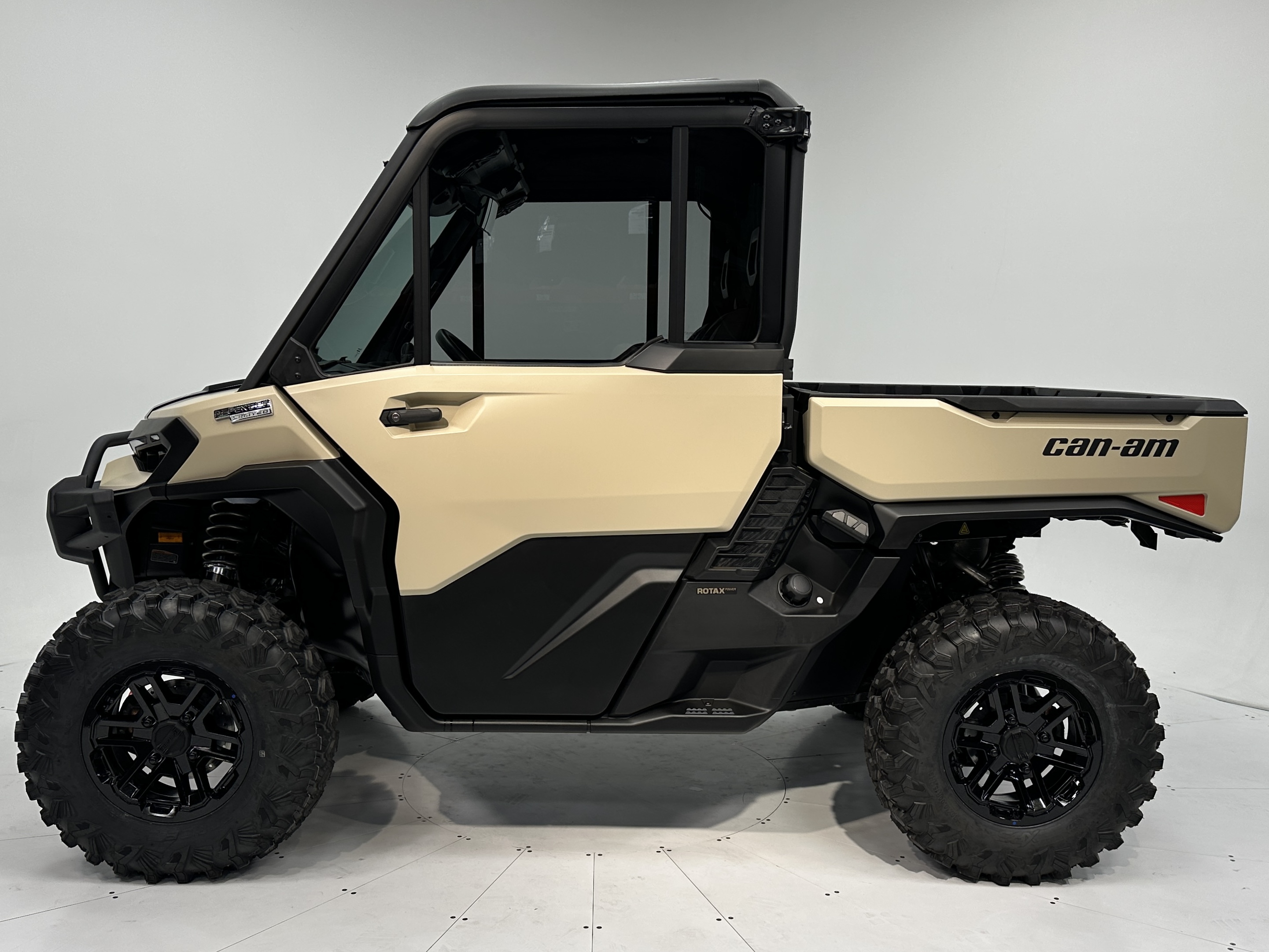 2026 Can-Am Defender LIMITED CAB HD11 - Photo 3