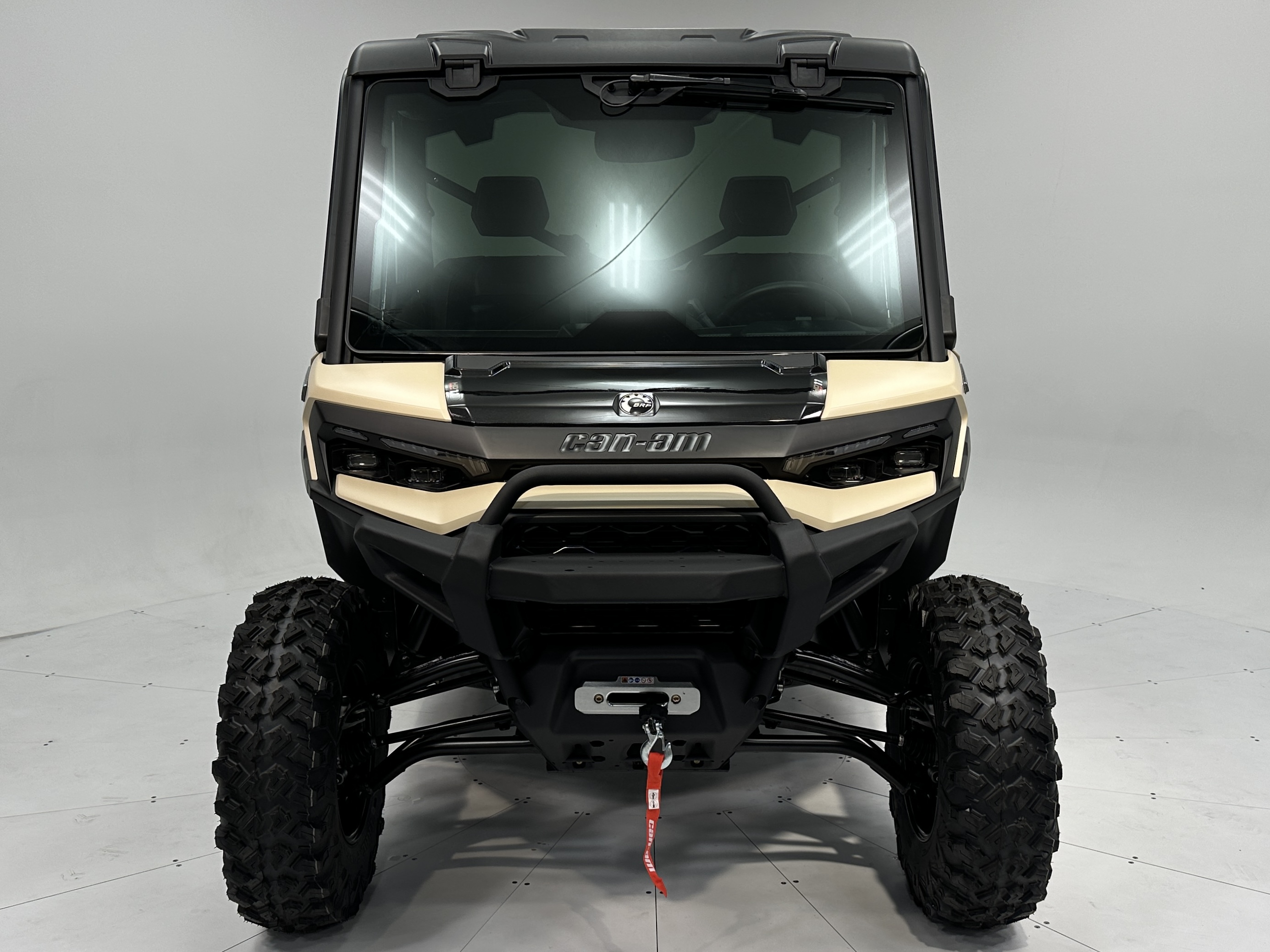 2026 Can-Am Defender LIMITED CAB HD11 - Photo 4