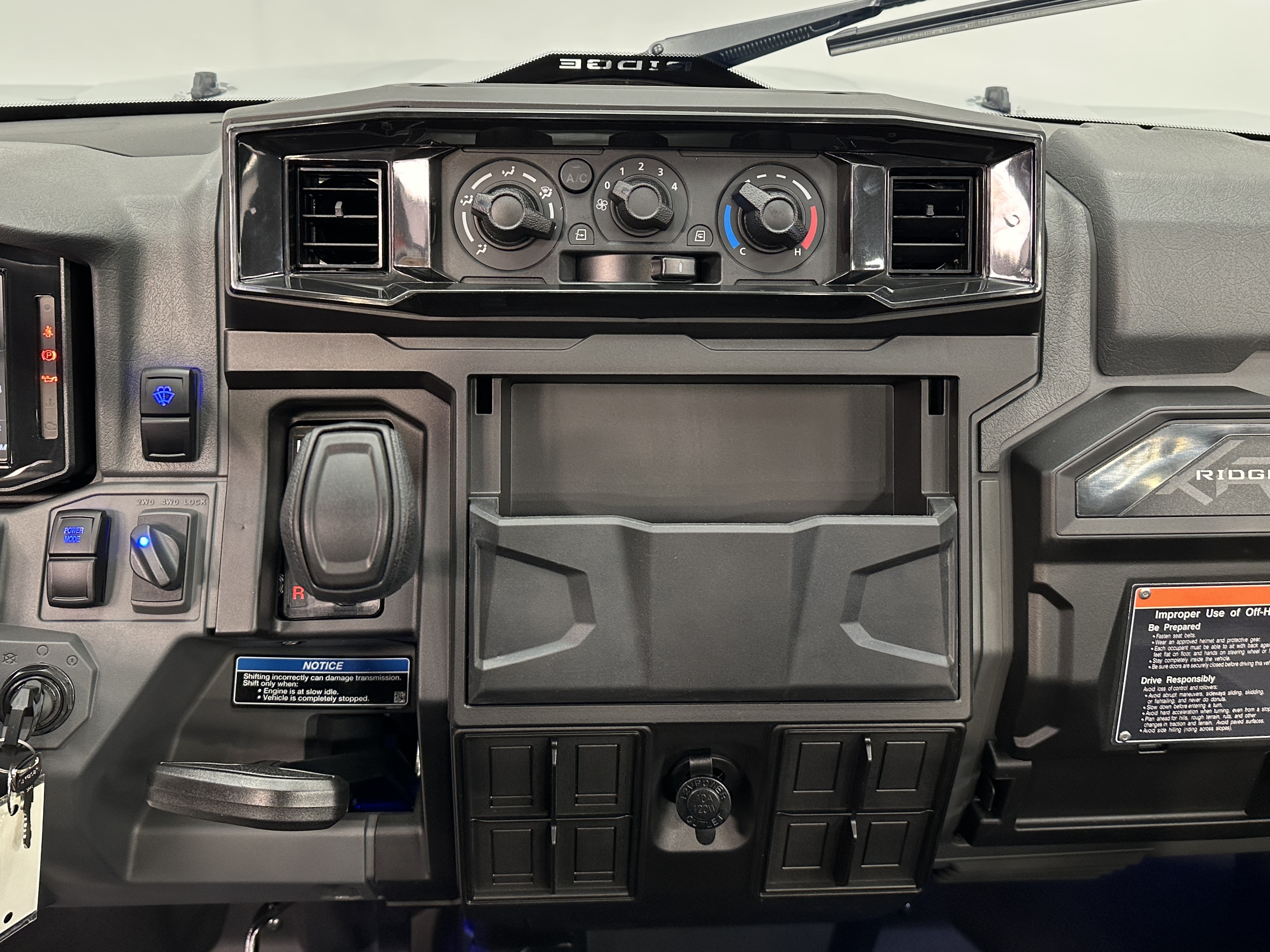 2025 Kawasaki RIDGE XR DELUXE HVAC - Photo 8