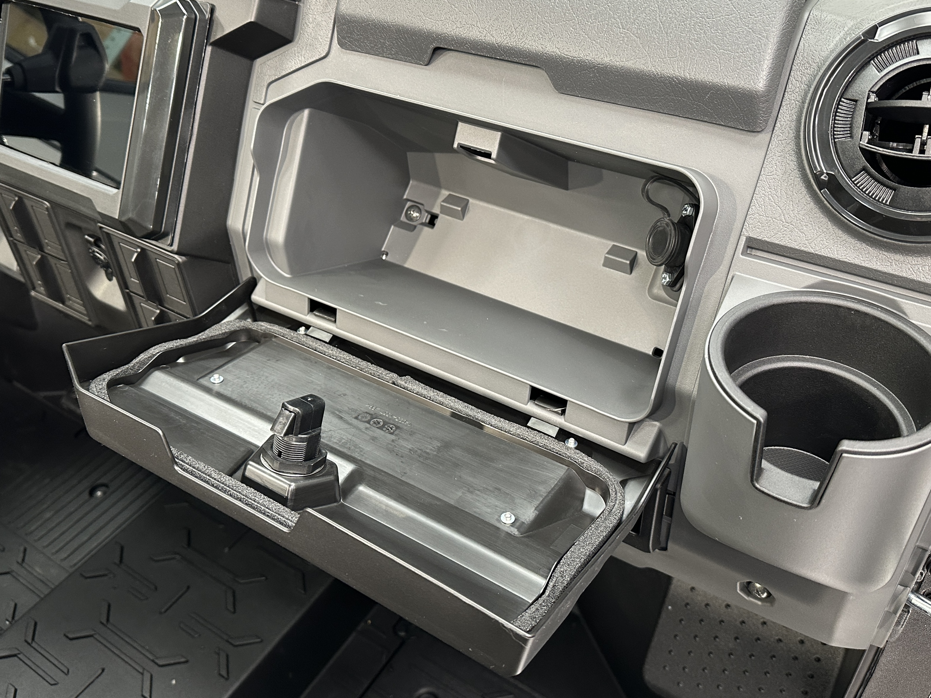 2025 Kawasaki RIDGE Limited HVAC - Photo 12
