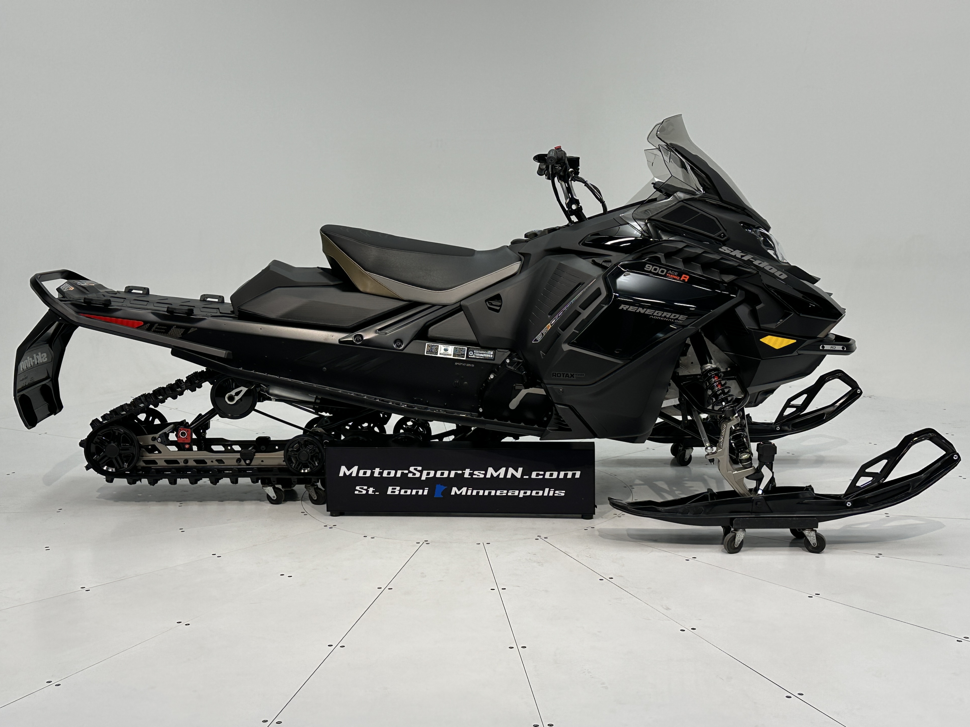ご予約済み Rene 2026 Ski-Doo RENEGADE ENDURO 900 ACE for Sale | Brothers Motorsports
