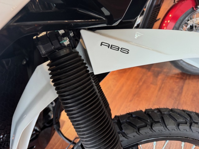 2025 Kawasaki KLR 650 S ABS - Photo 3