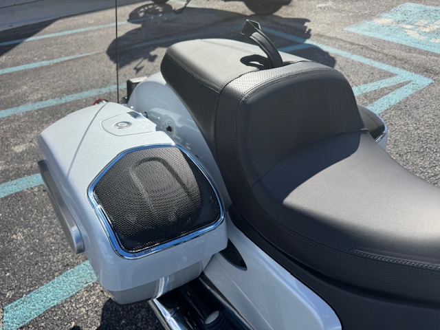 2025 Indian Motorcycle CHALLENGER 112 LIMITED WITH POWERBAND AUDIO - Photo 3