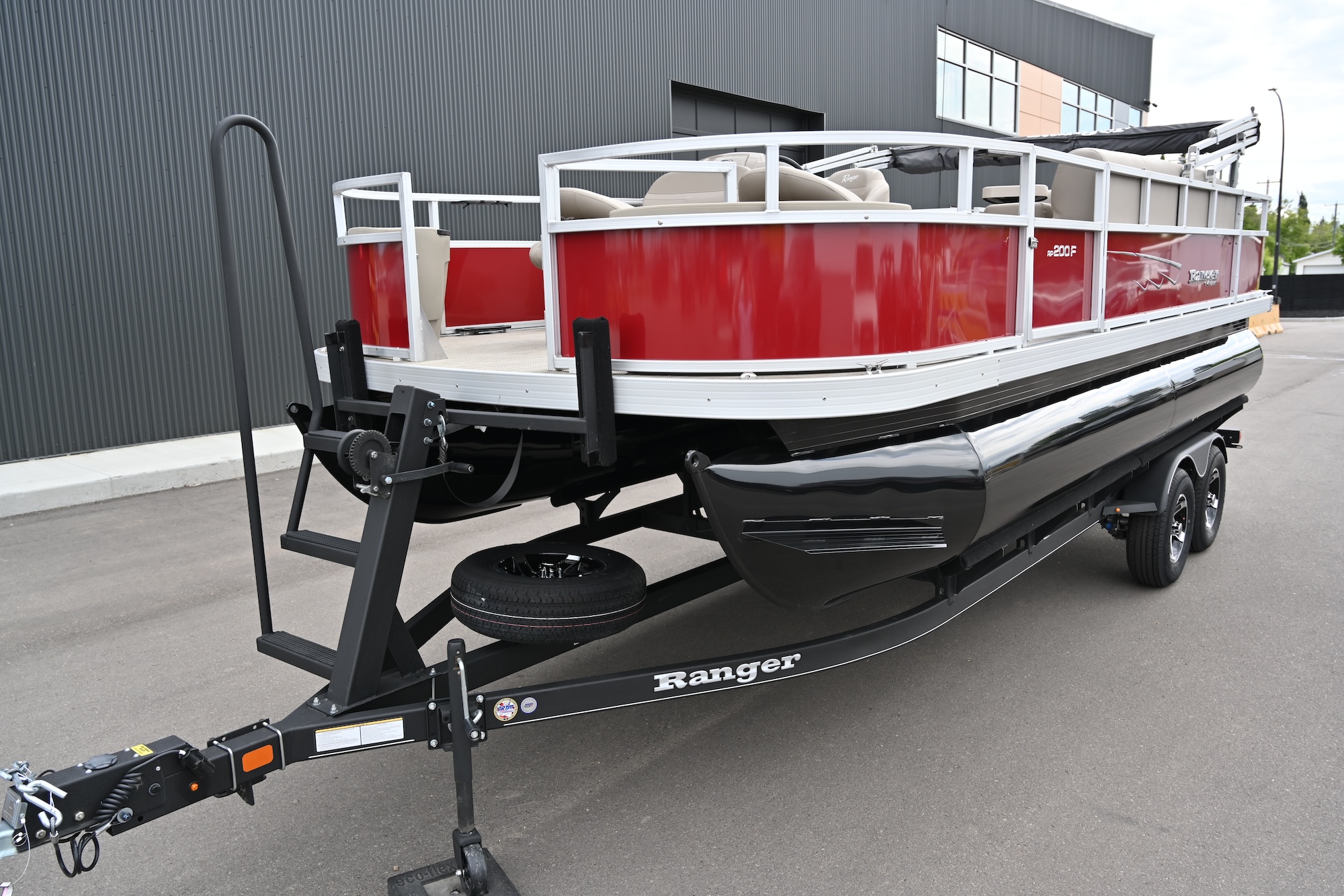 2024 Ranger Boats REATA 200F RED BLK - Photo 2