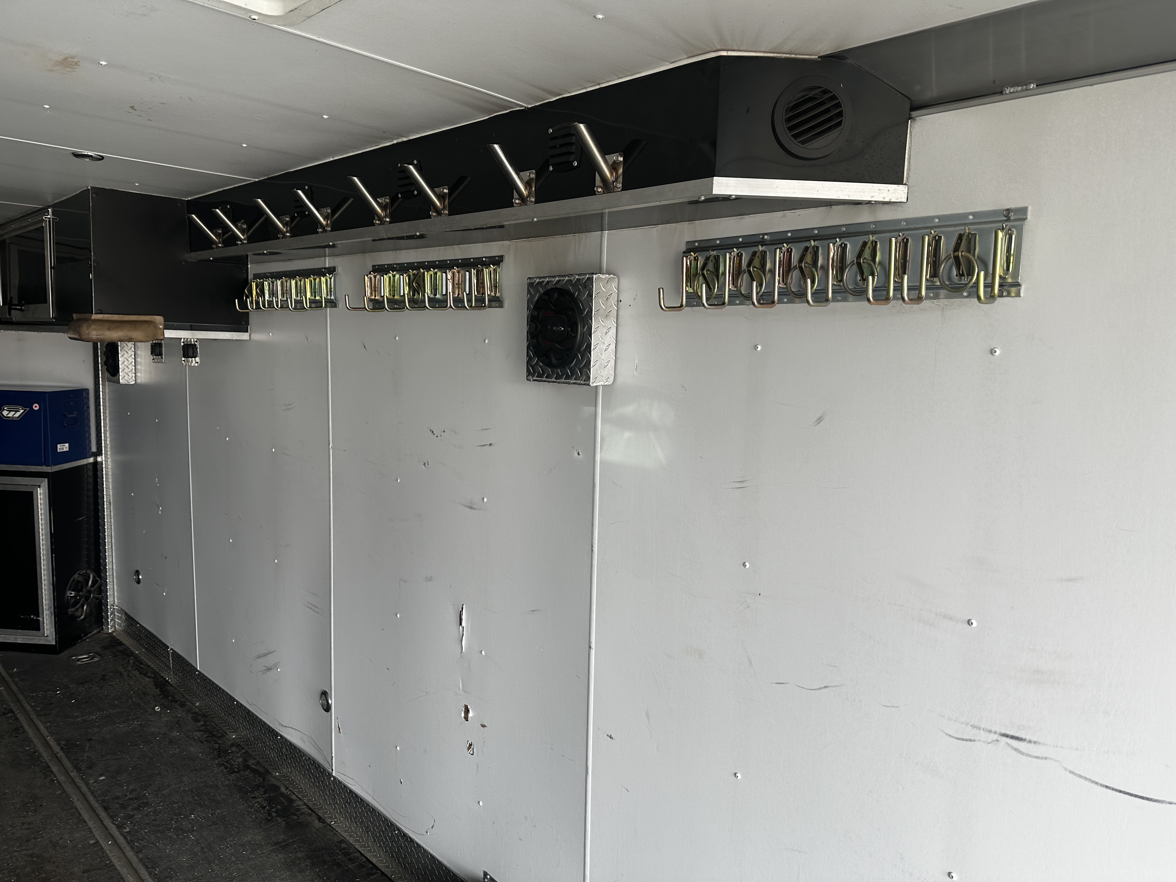 2015 Mission HEATED SLED TRAILER - Photo 10