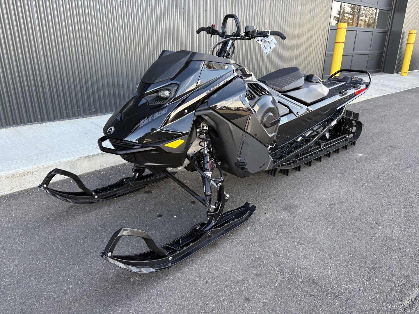 2025 Ski-Doo SUMMIT ADR w/ EDGE Pkg 154 850 E-TEC PowderMax X-Light FlexEdge 3.0" SHOT   (CGSA)