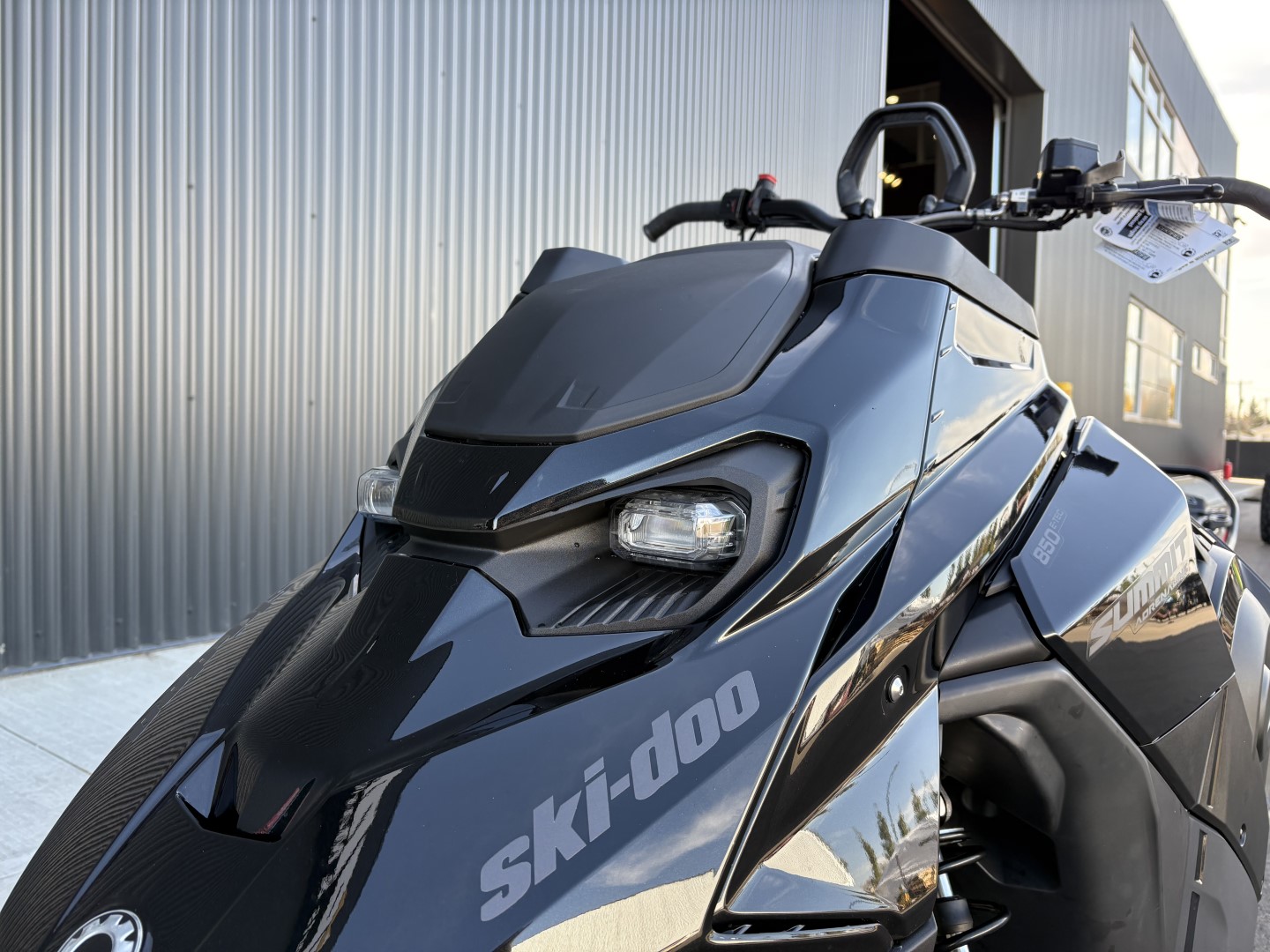 2025 Ski-Doo SUMMIT ADR w/ EDGE Pkg 154 850 E-TEC PowderMax X-Light FlexEdge 3.0" SHOT   (CGSA) - Photo 8