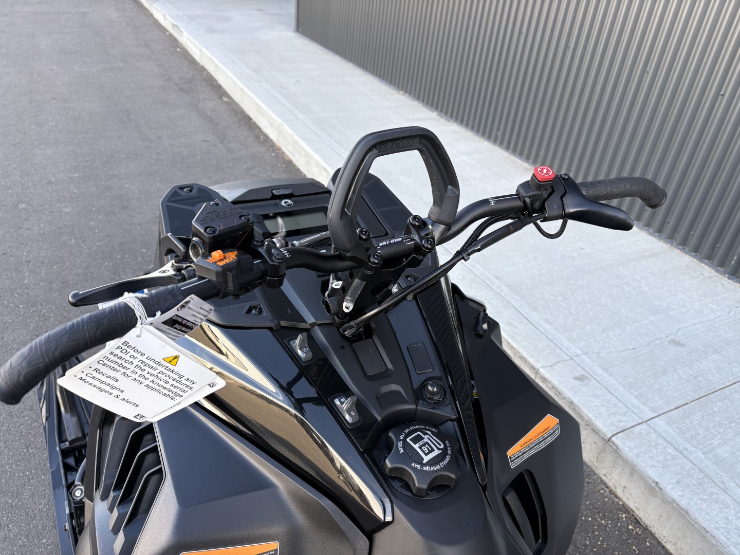 2025 Ski-Doo SUMMIT ADR w/ EDGE Pkg 154 850 E-TEC PowderMax X-Light FlexEdge 3.0" SHOT   (CGSA) - Photo 9