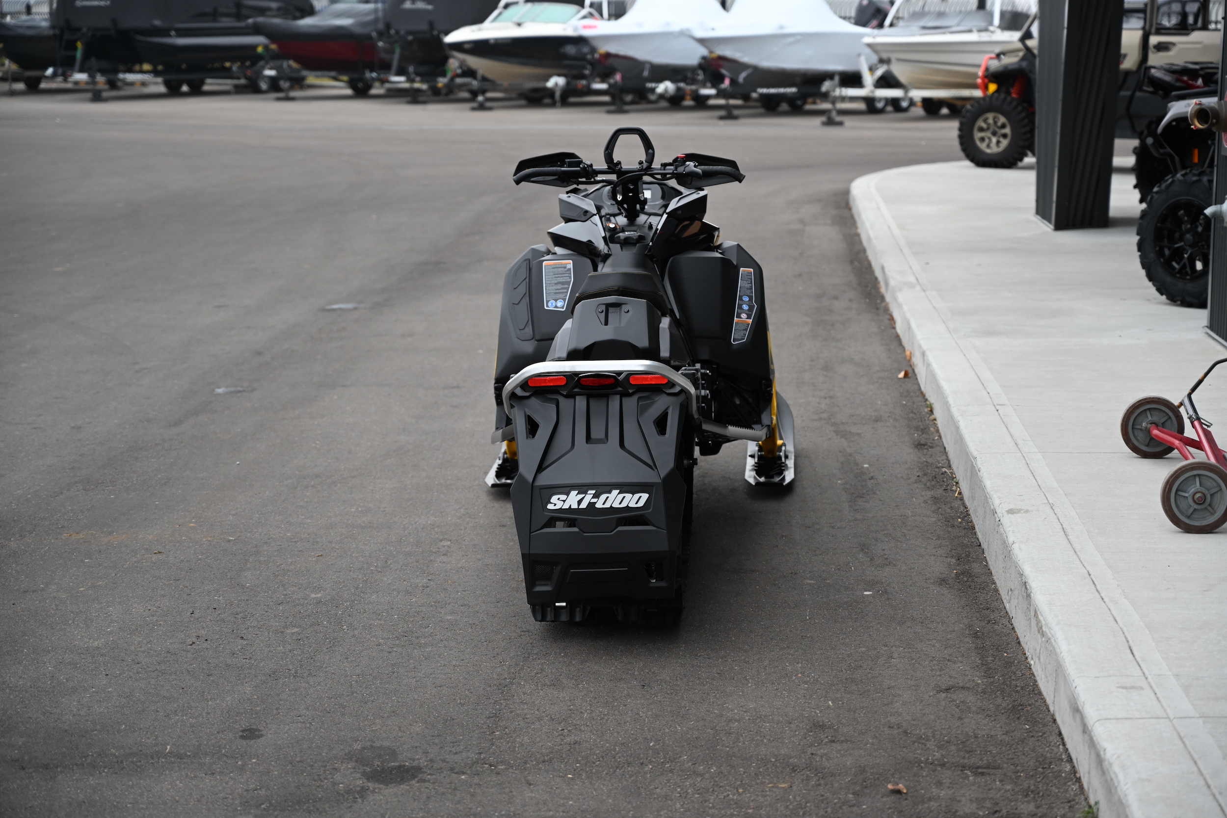 2025 Ski-Doo Summit® NEO + 600 EFI - 85 S_Lev Hurricane 1.75 with FlexEdge (TXSB) - Photo 4