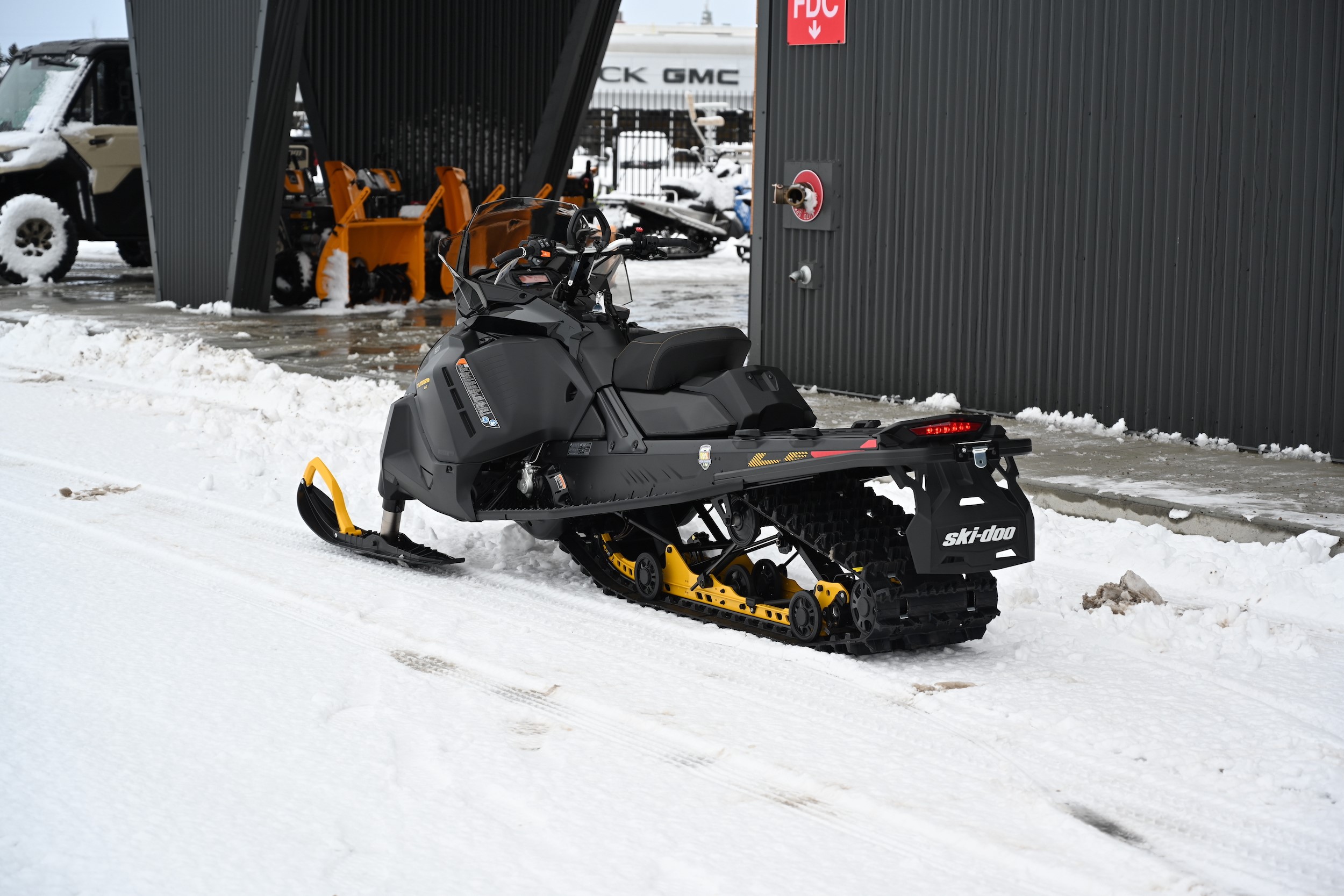 2025 Ski-Doo TUNDRA LE 600 ACE Charger 1.5" E.S.   (GNSA) - Photo 3
