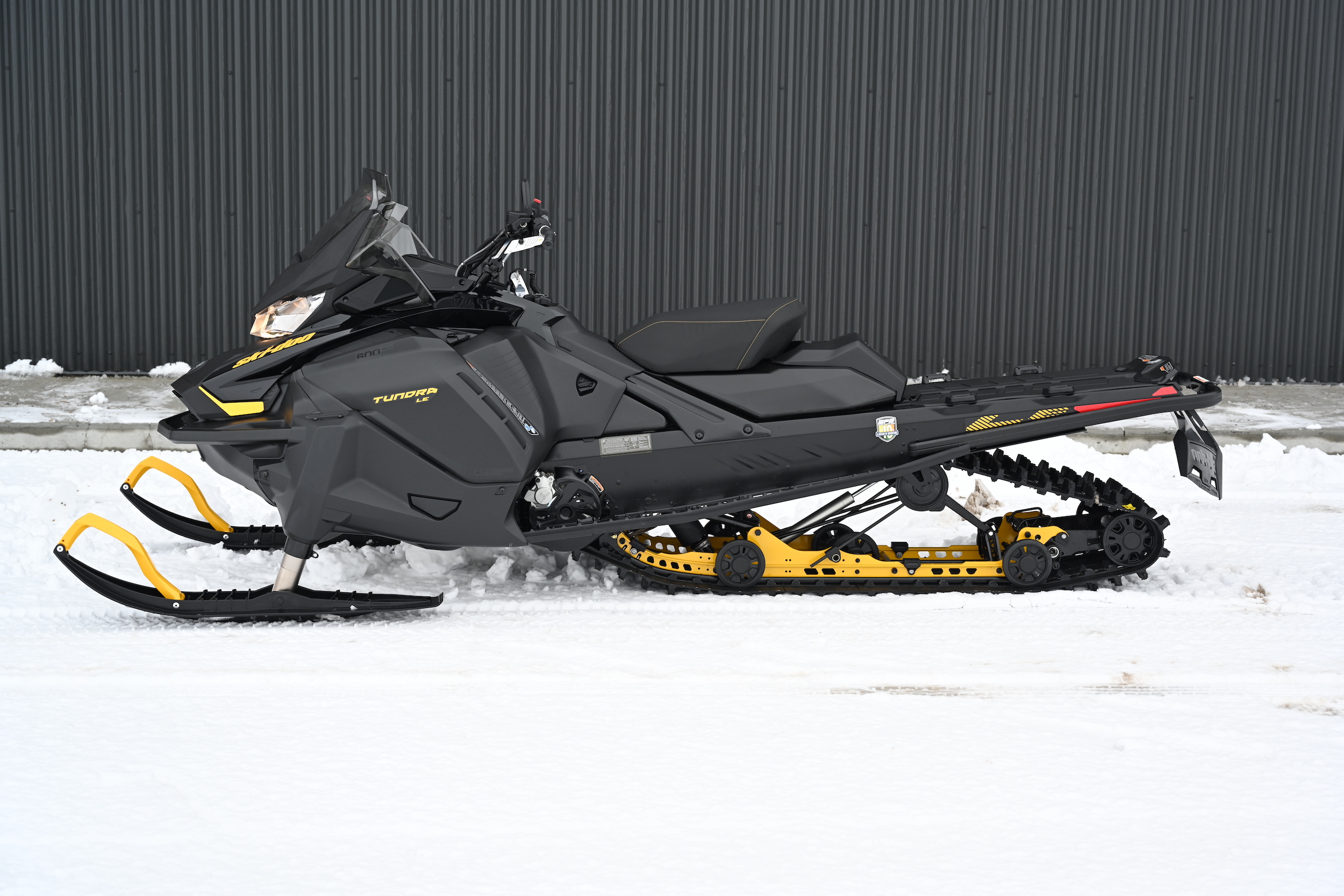2025 Ski-Doo TUNDRA LE 600 ACE Charger 1.5" E.S.   (GNSA) - Photo 2