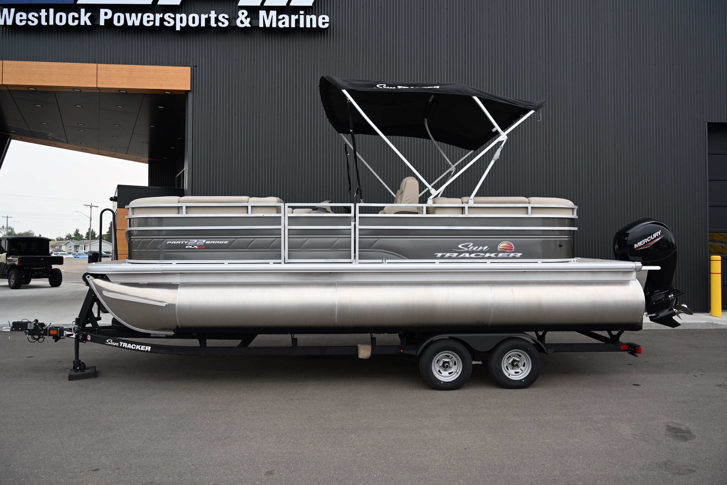 2025 Sun Tracker Party Barge® 22 XP3 - Photo 3