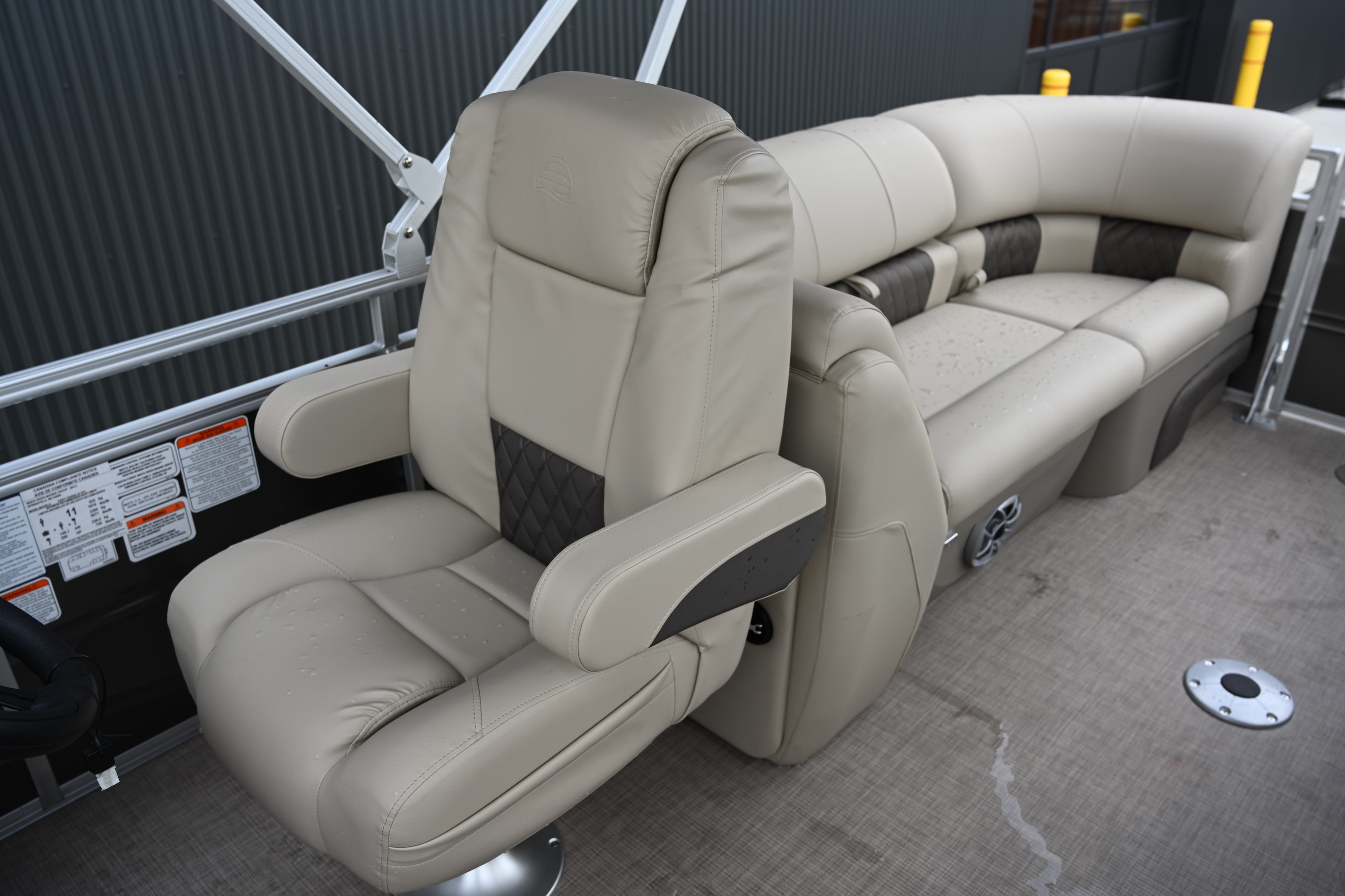 2025 Sun Tracker Party Barge® 22 XP3 - Photo 15