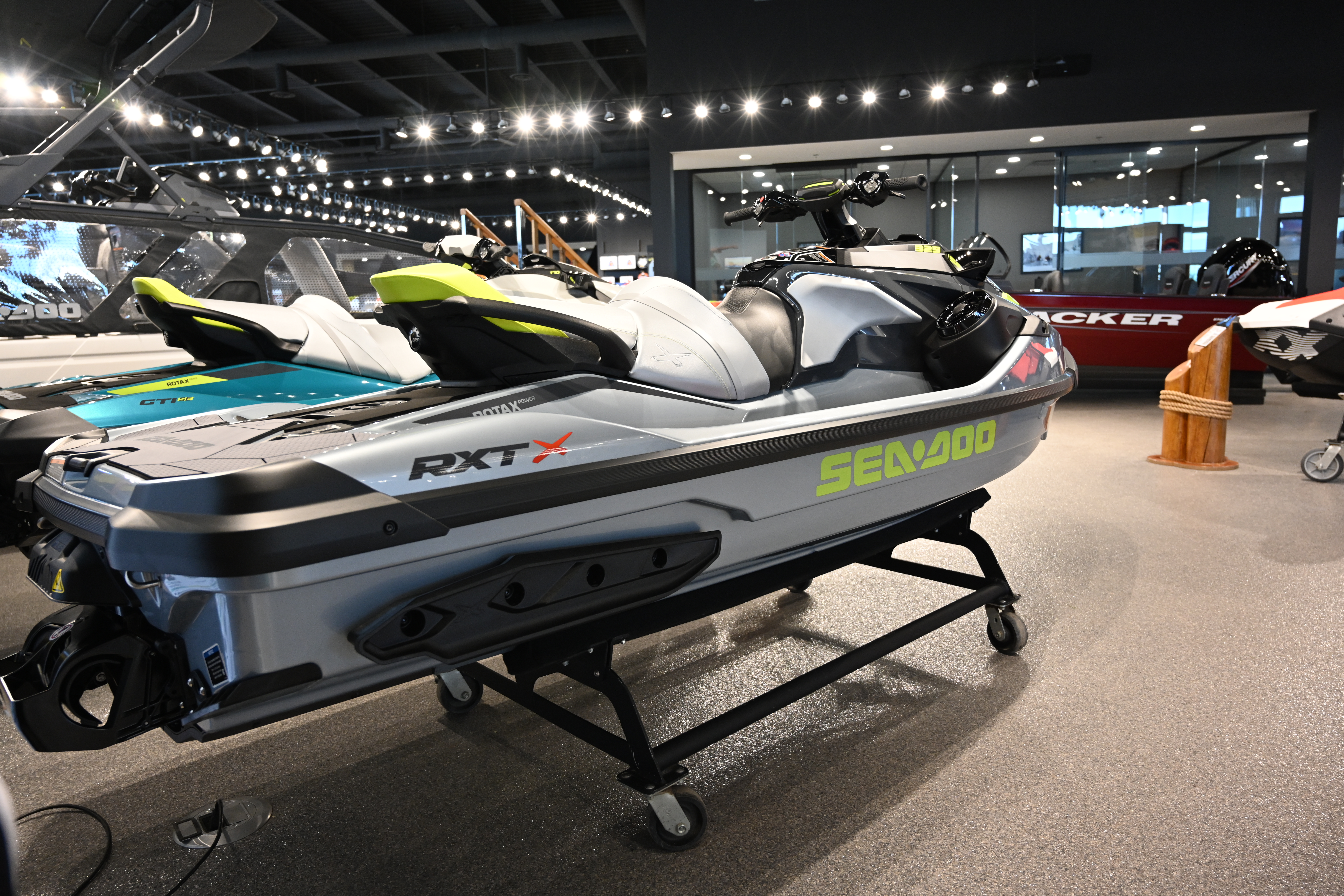 2025 Sea-Doo RXT-X 325 W/SOUND - Photo 6