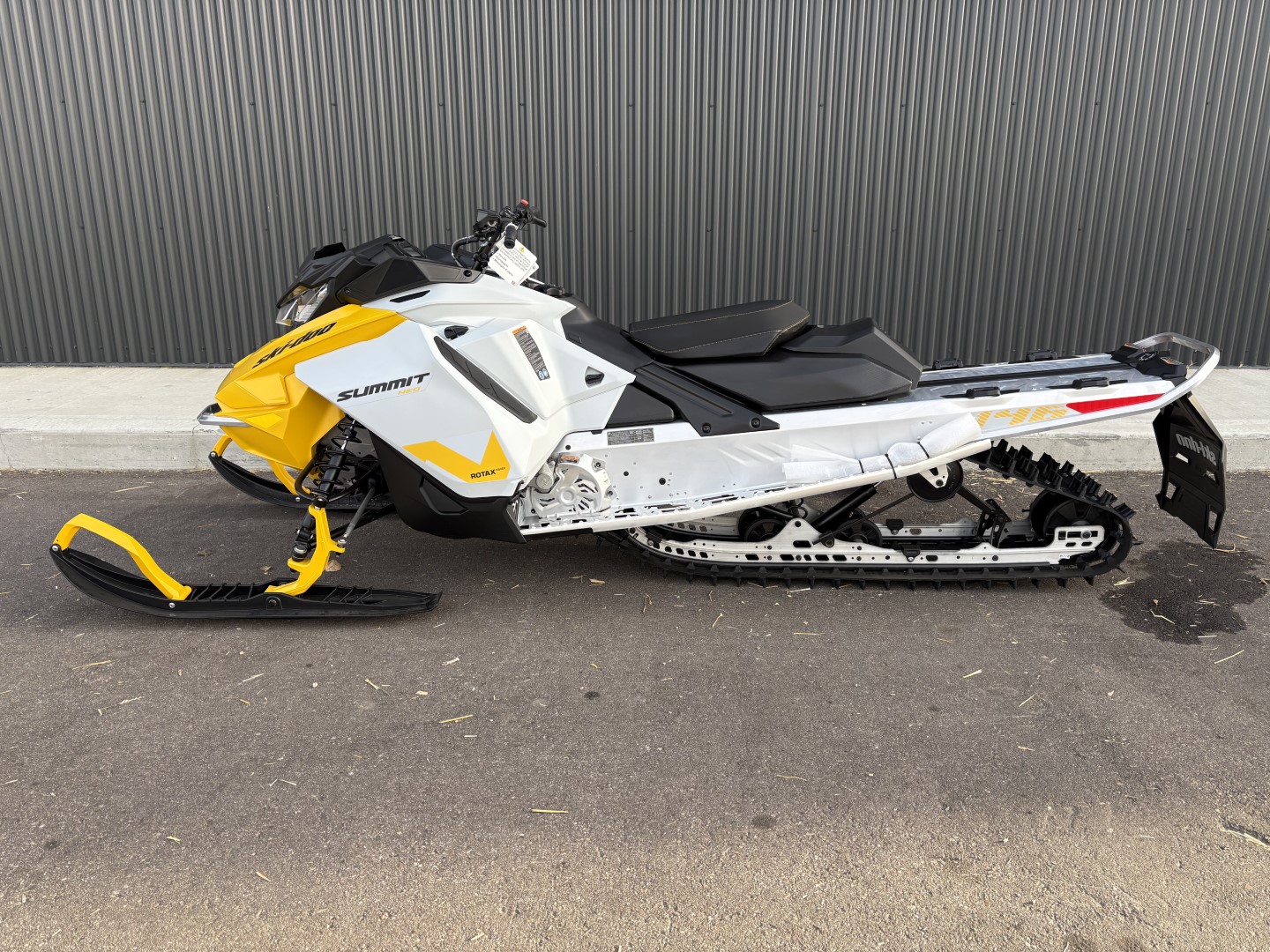 2025 Ski-Doo Summit® NEO 600 EFI - 55 Cobra 1.6 with FlexEdge (TWSB) - Photo 2