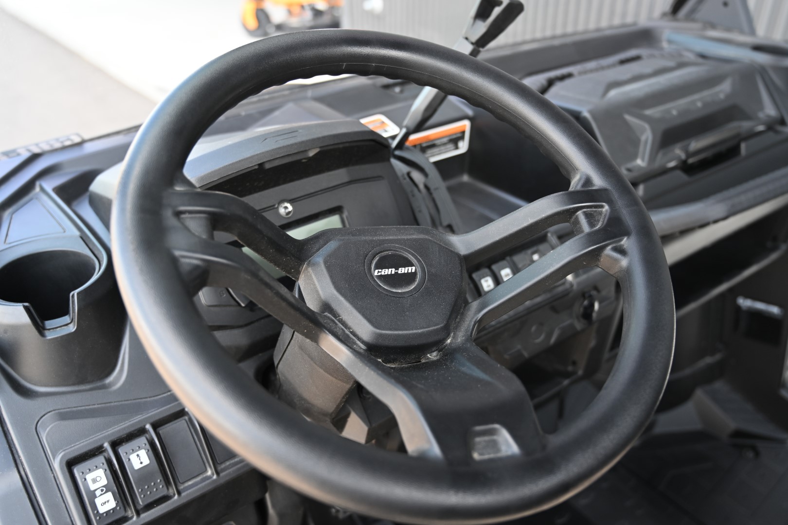 2025 Can-Am Defender XT HD10 8CSH - Photo 11