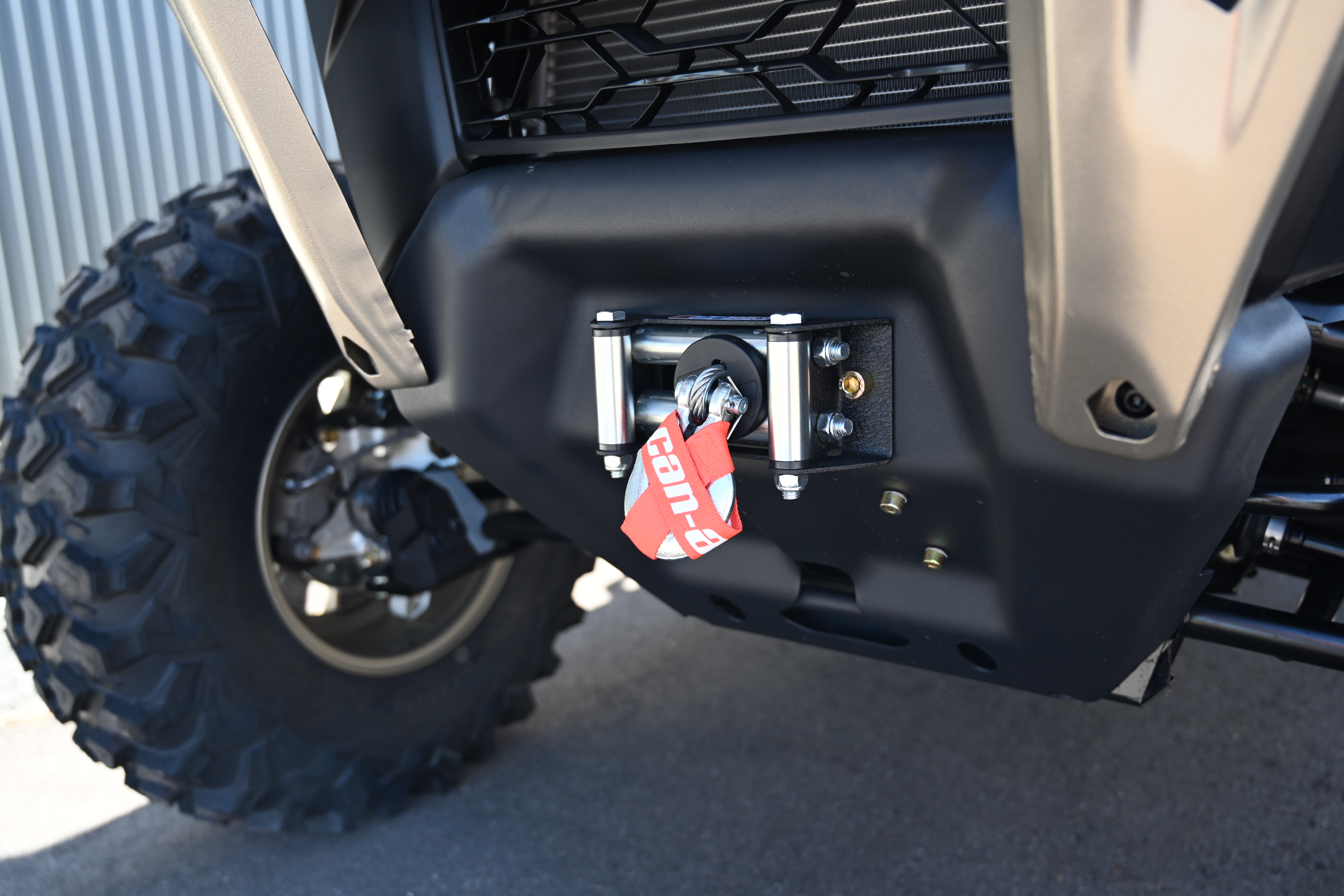 2025 Can-Am Defender LIMITED CAB HD10-8JSF - Photo 6