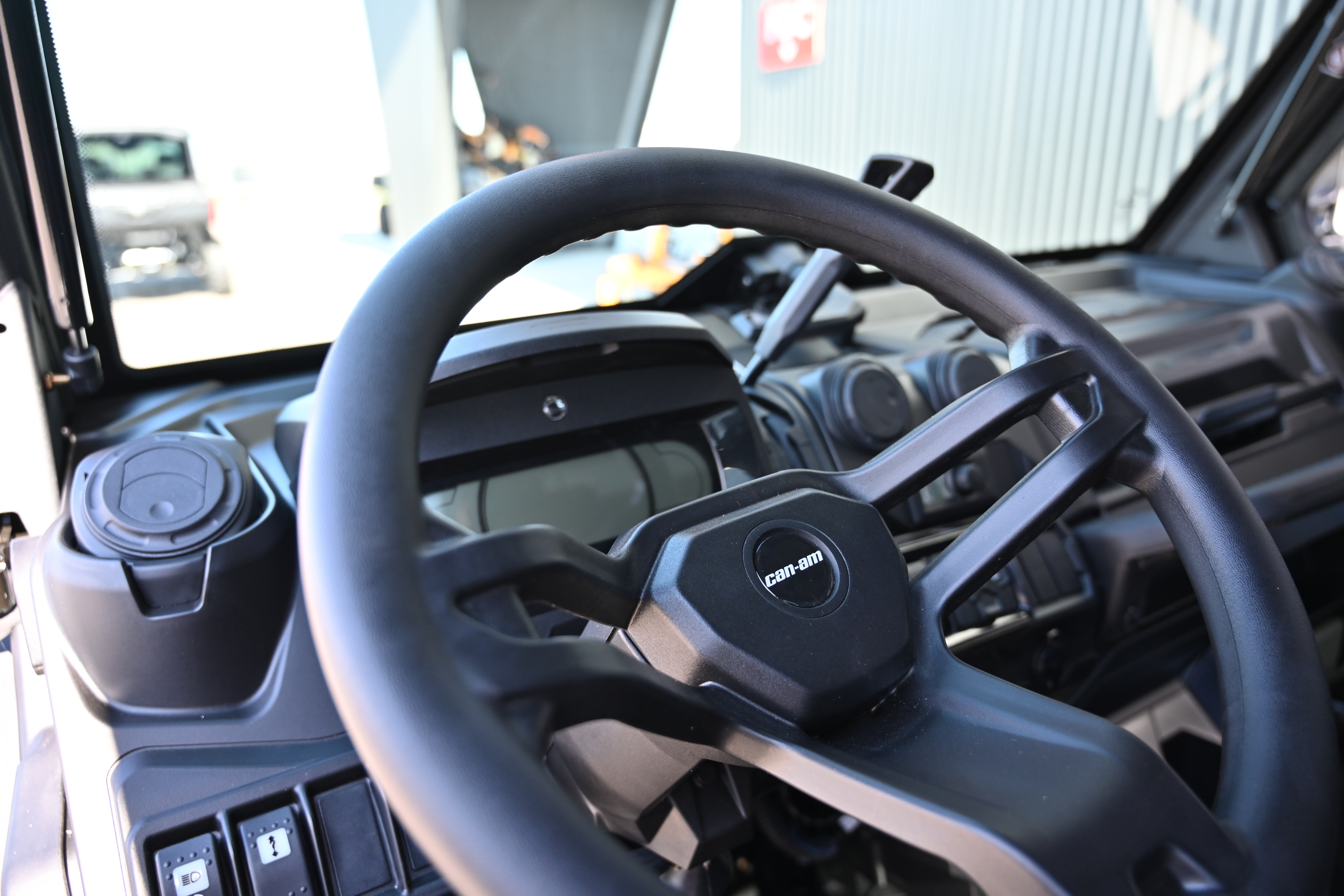 2025 Can-Am Defender LIMITED CAB HD10-8JSF - Photo 15