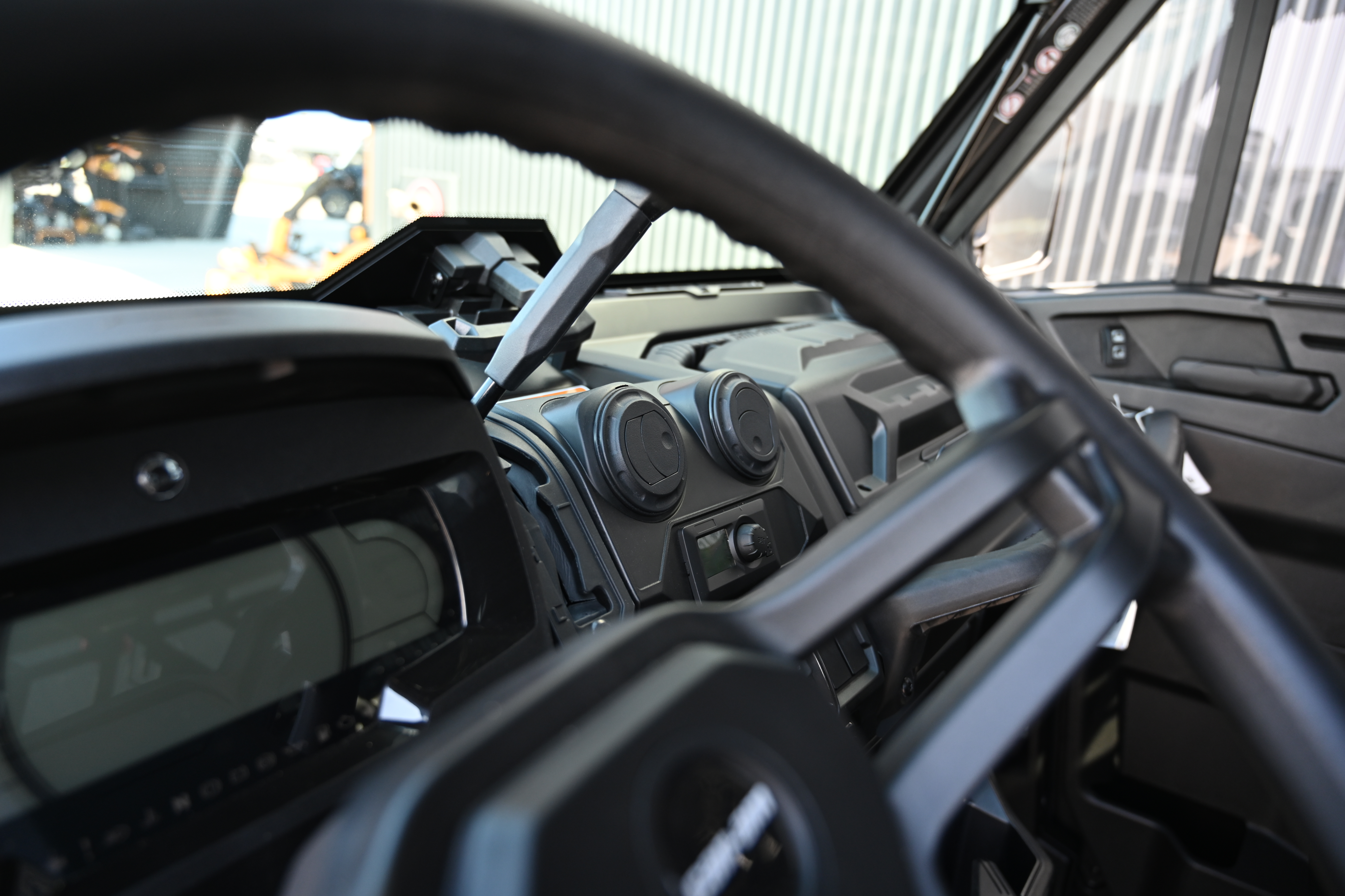 2025 Can-Am Defender LIMITED CAB HD10-8JSF - Photo 16