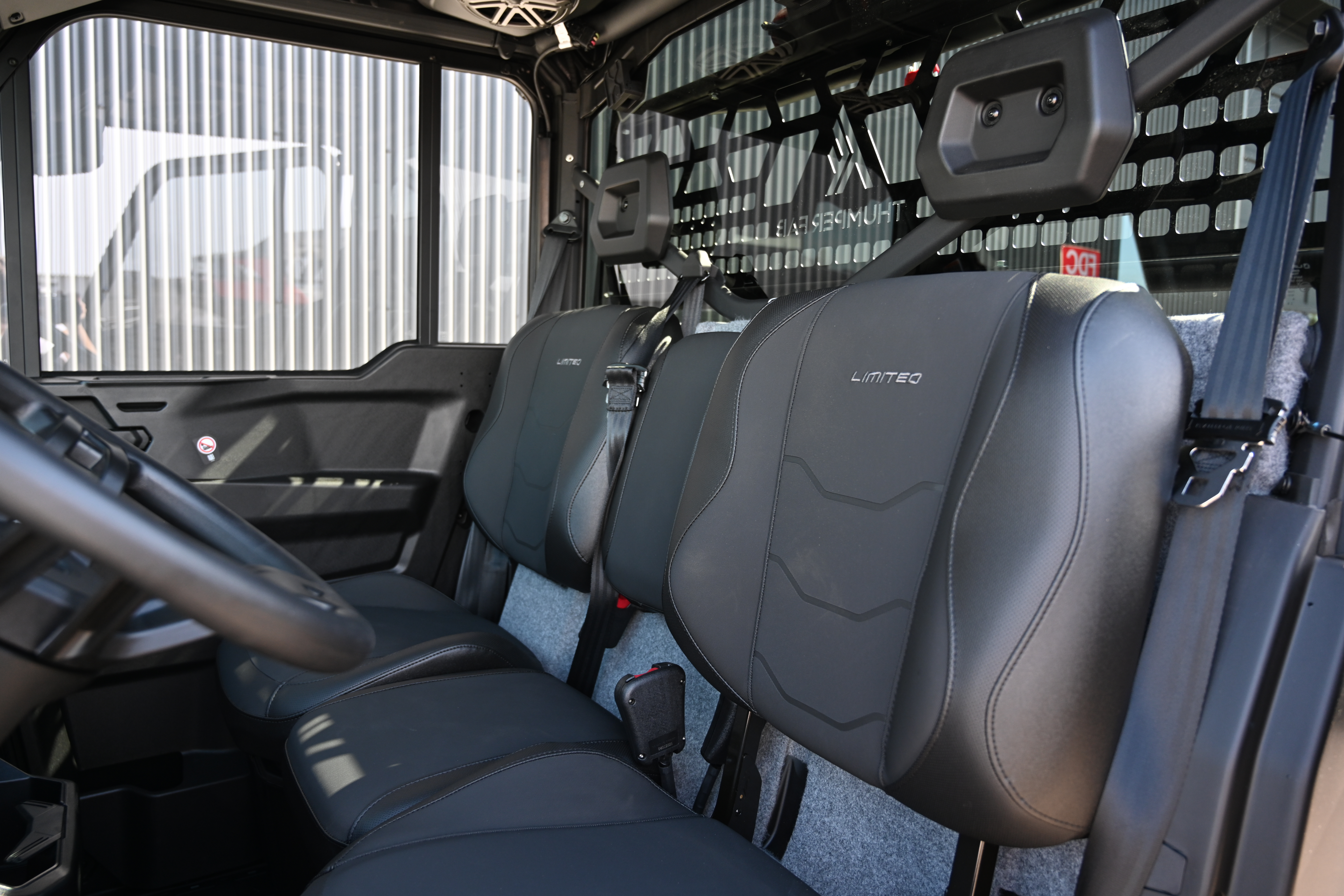 2025 Can-Am Defender LIMITED CAB HD10-8JSF - Photo 17