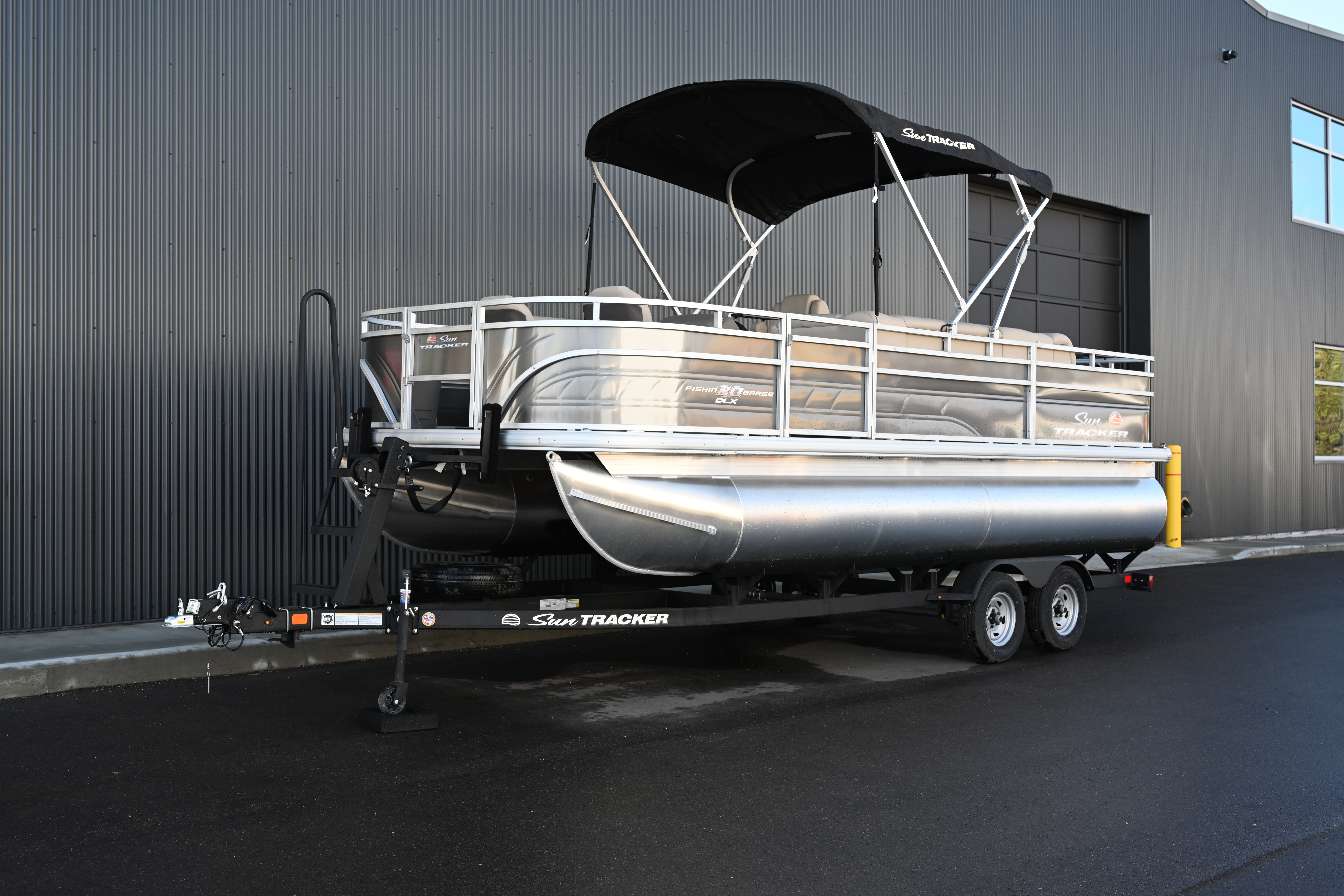 2025 Sun Tracker FISHIN BARGE 20 - Photo 2