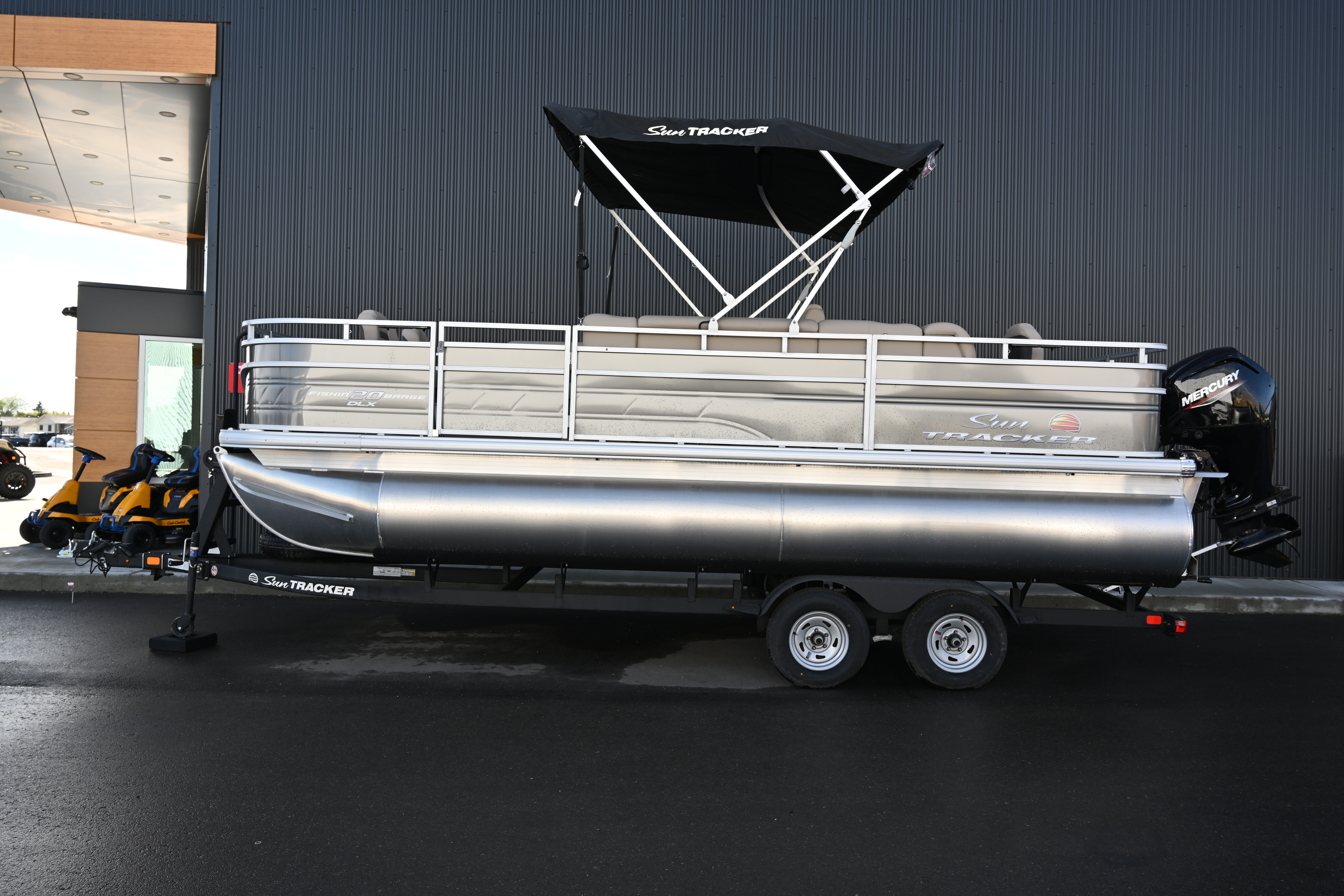 2025 Sun Tracker FISHIN BARGE 20 - Photo 3