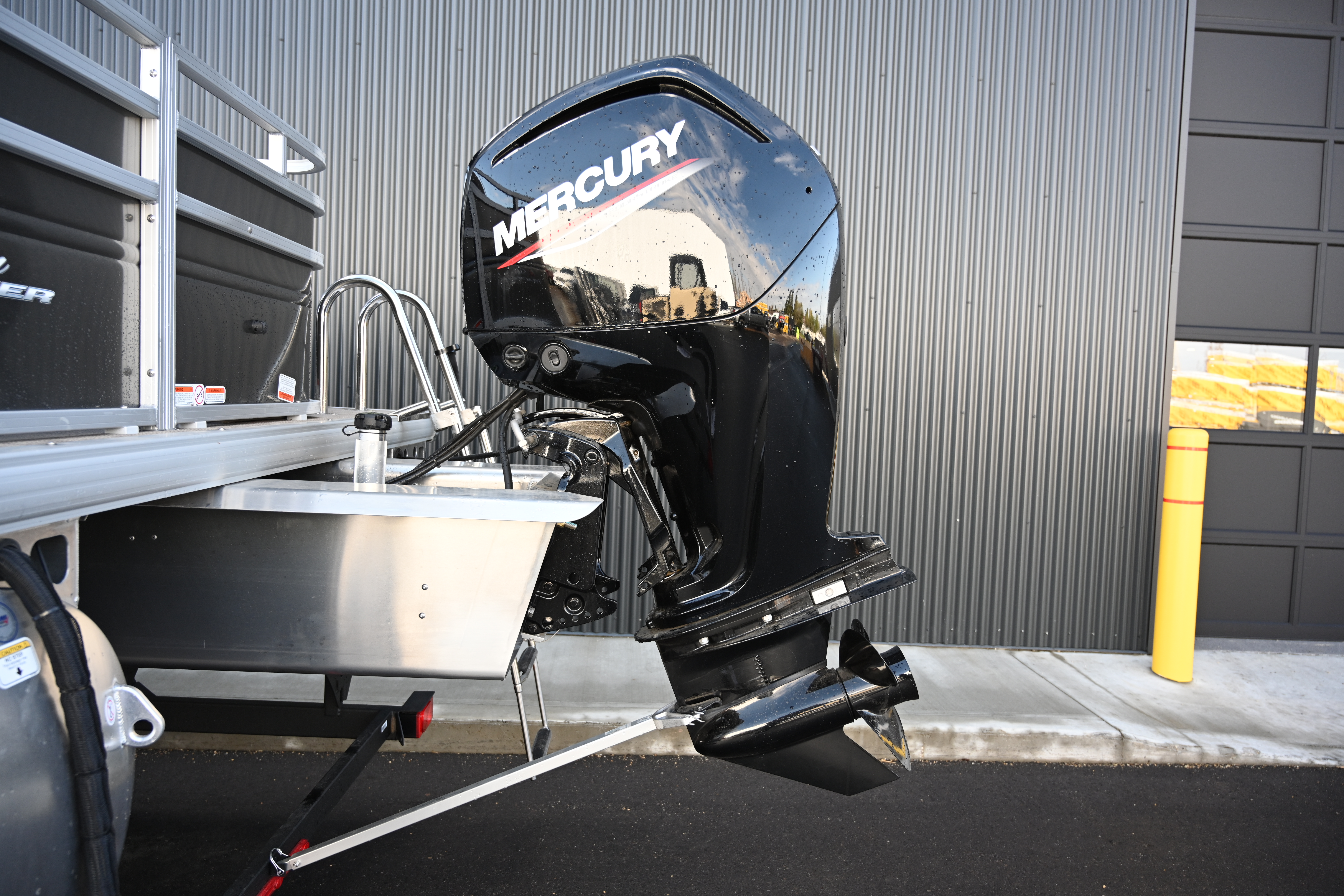 2025 Sun Tracker FISHIN BARGE 20 - Photo 10