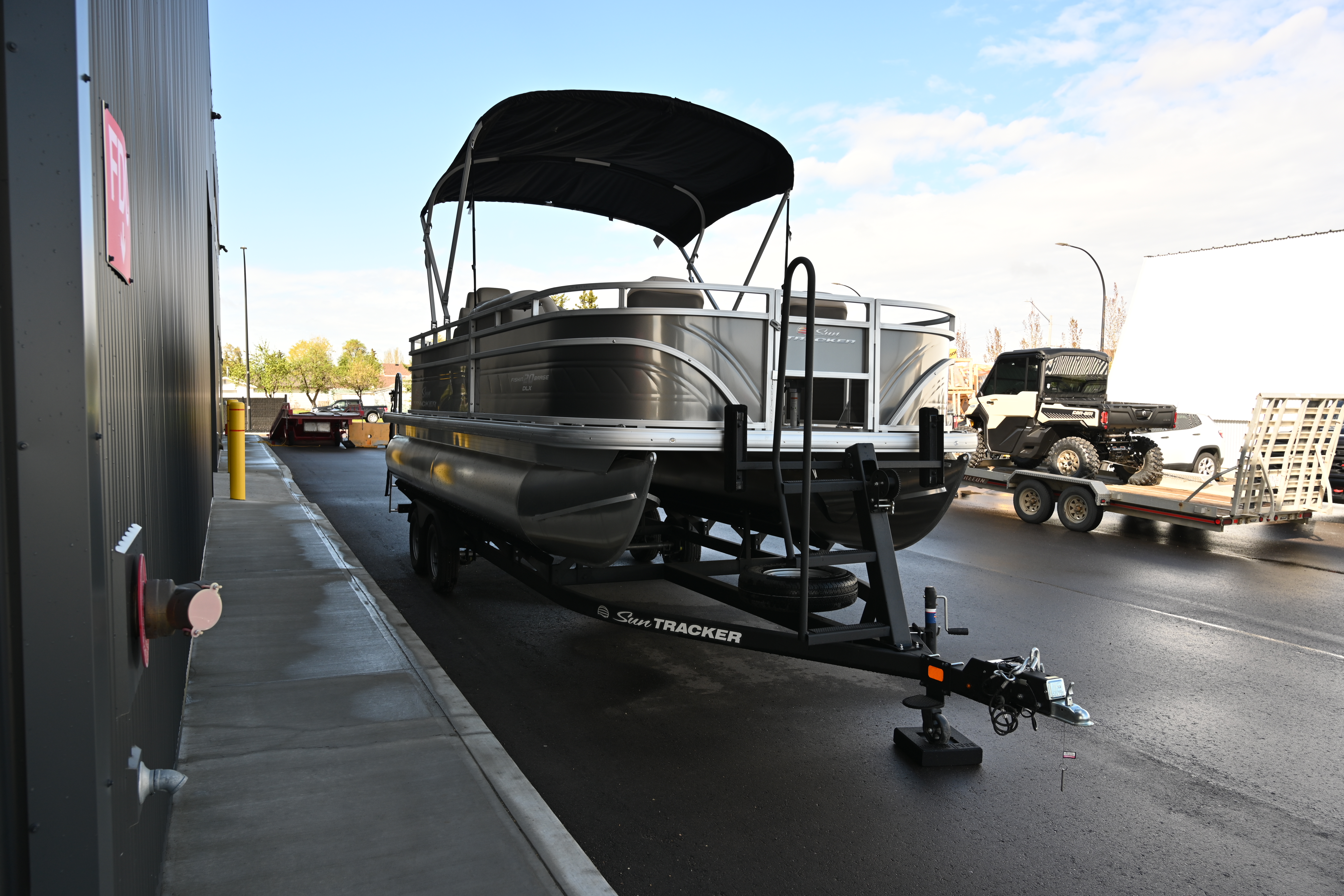 2025 Sun Tracker FISHIN BARGE 20 - Photo 6