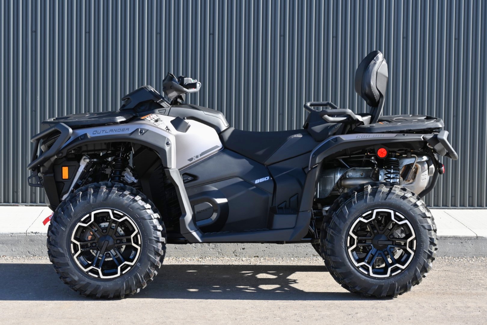 2025 Can-Am OUTLANDER MAX XT 850 - Photo 2