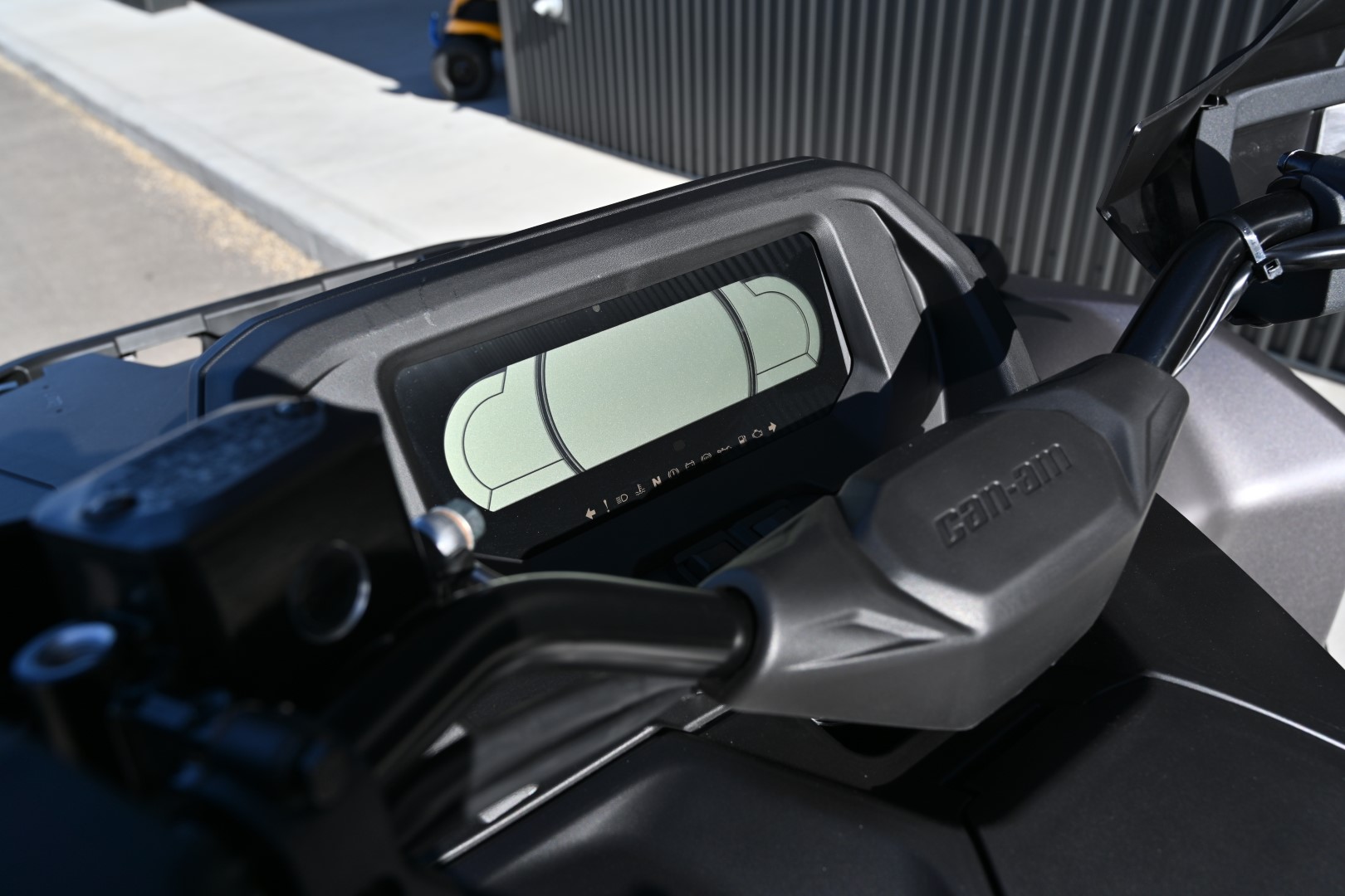2025 Can-Am OUTLANDER MAX XT 850 - Photo 8