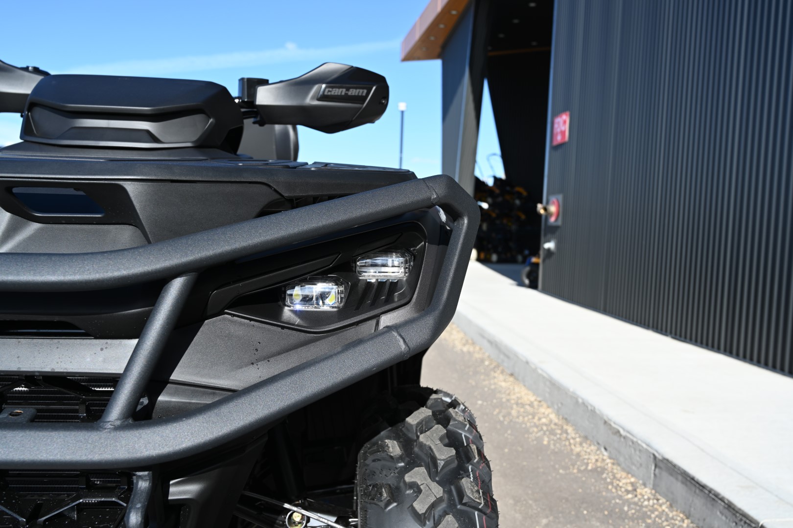 2025 Can-Am OUTLANDER MAX XT 850 - Photo 13