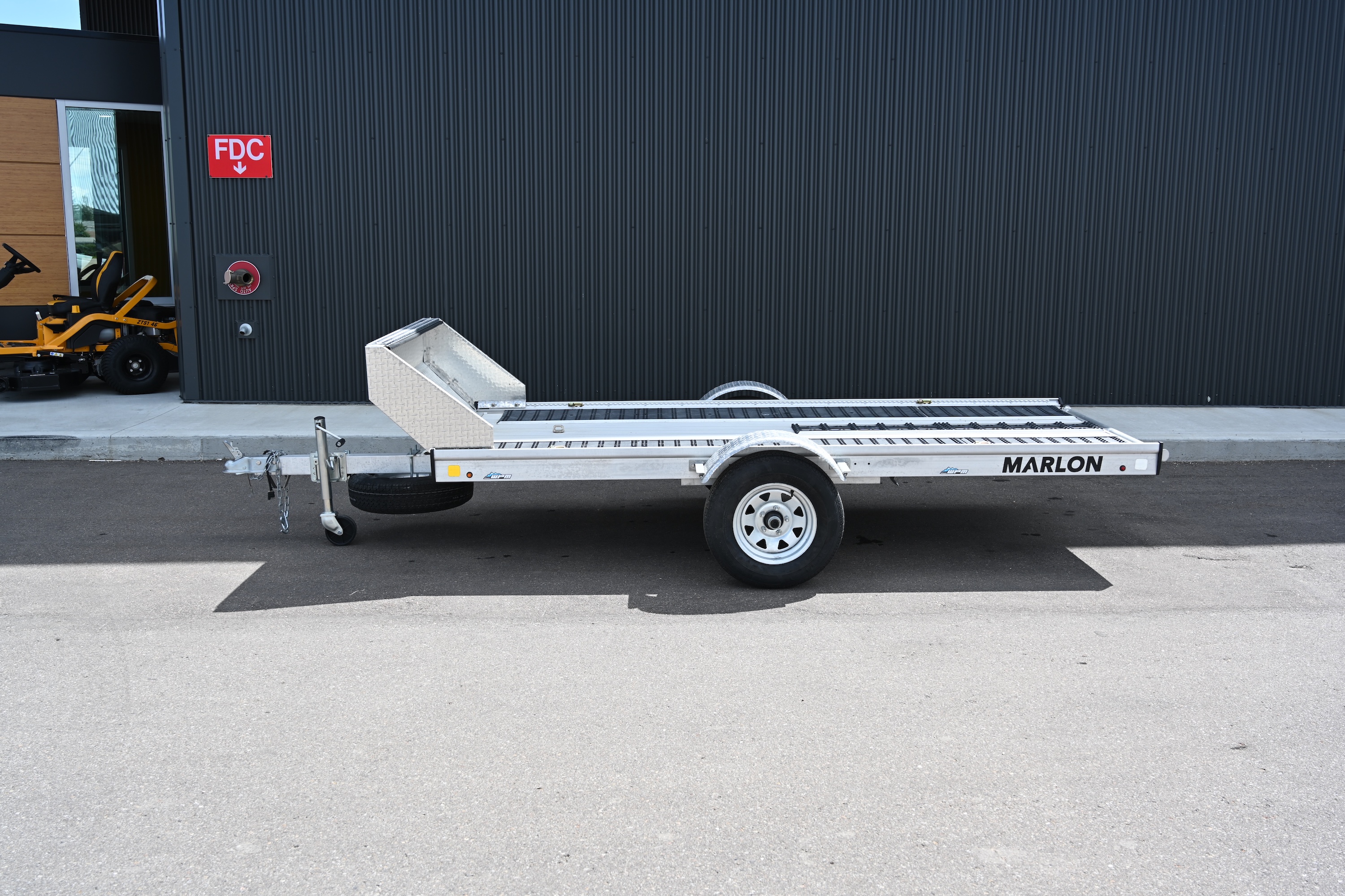 2024 Marlon Recreational Products Marlon Single Place 10' Tilt Trailer with Splash/Salt Guard - Photo 2