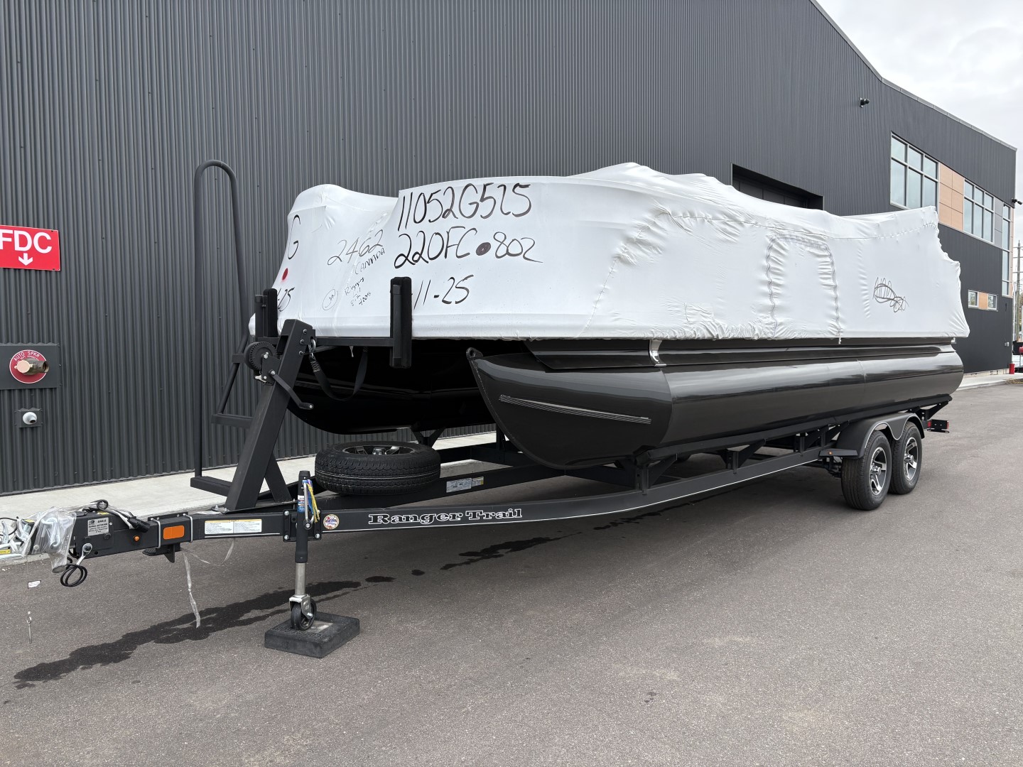 2025 Ranger Boats REATA 220 FC 115L - Photo 2