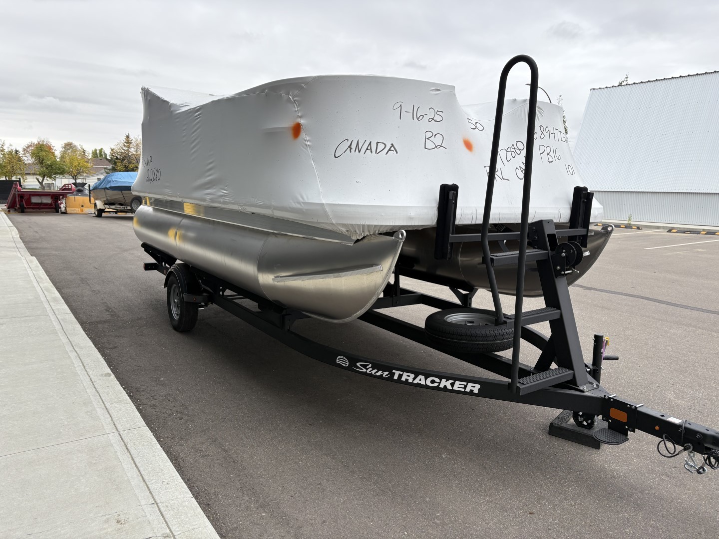 2026 Sun Tracker PARTY BARGE 16 - Photo 8