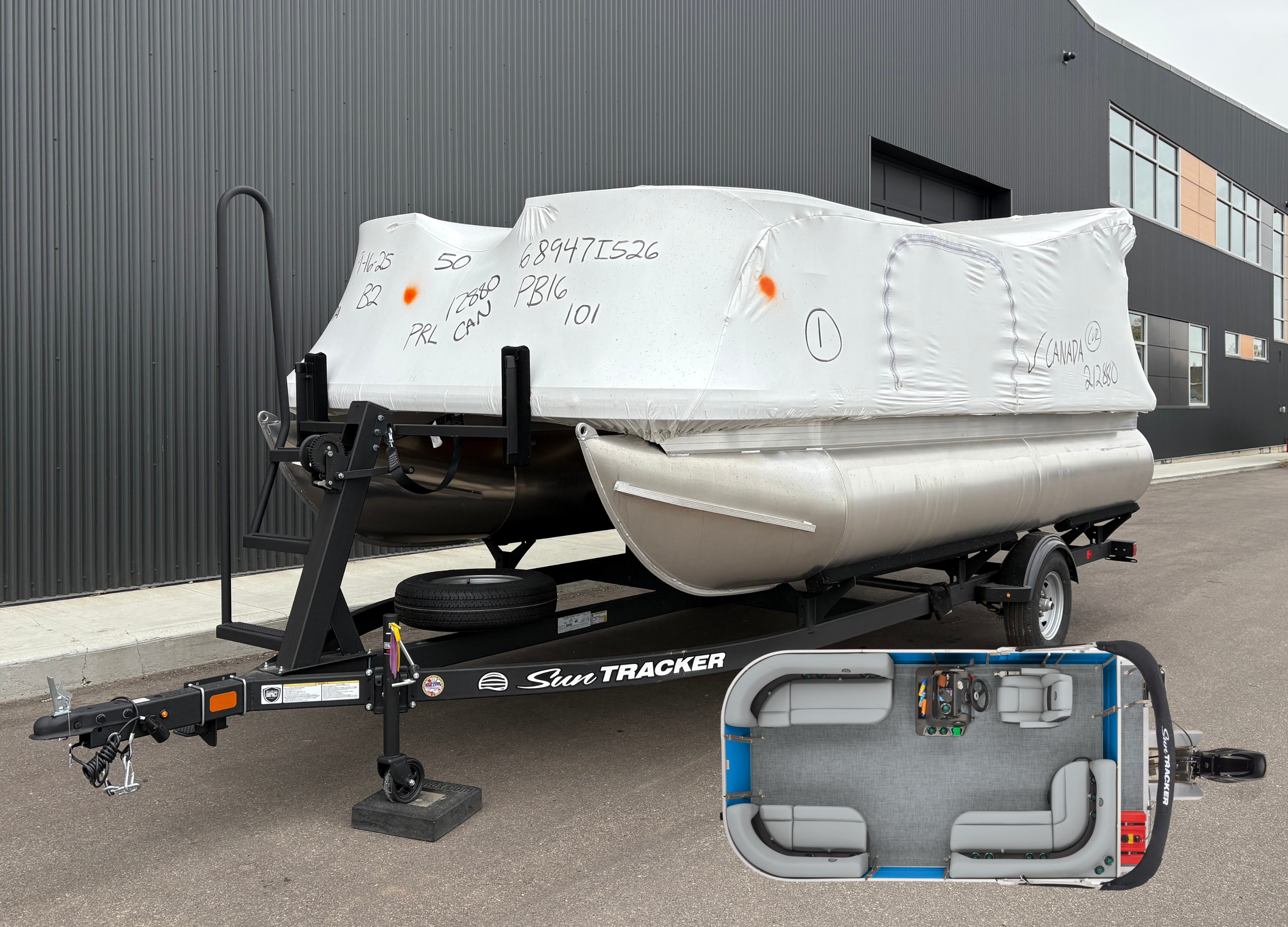 2026 Sun Tracker PARTY BARGE 16