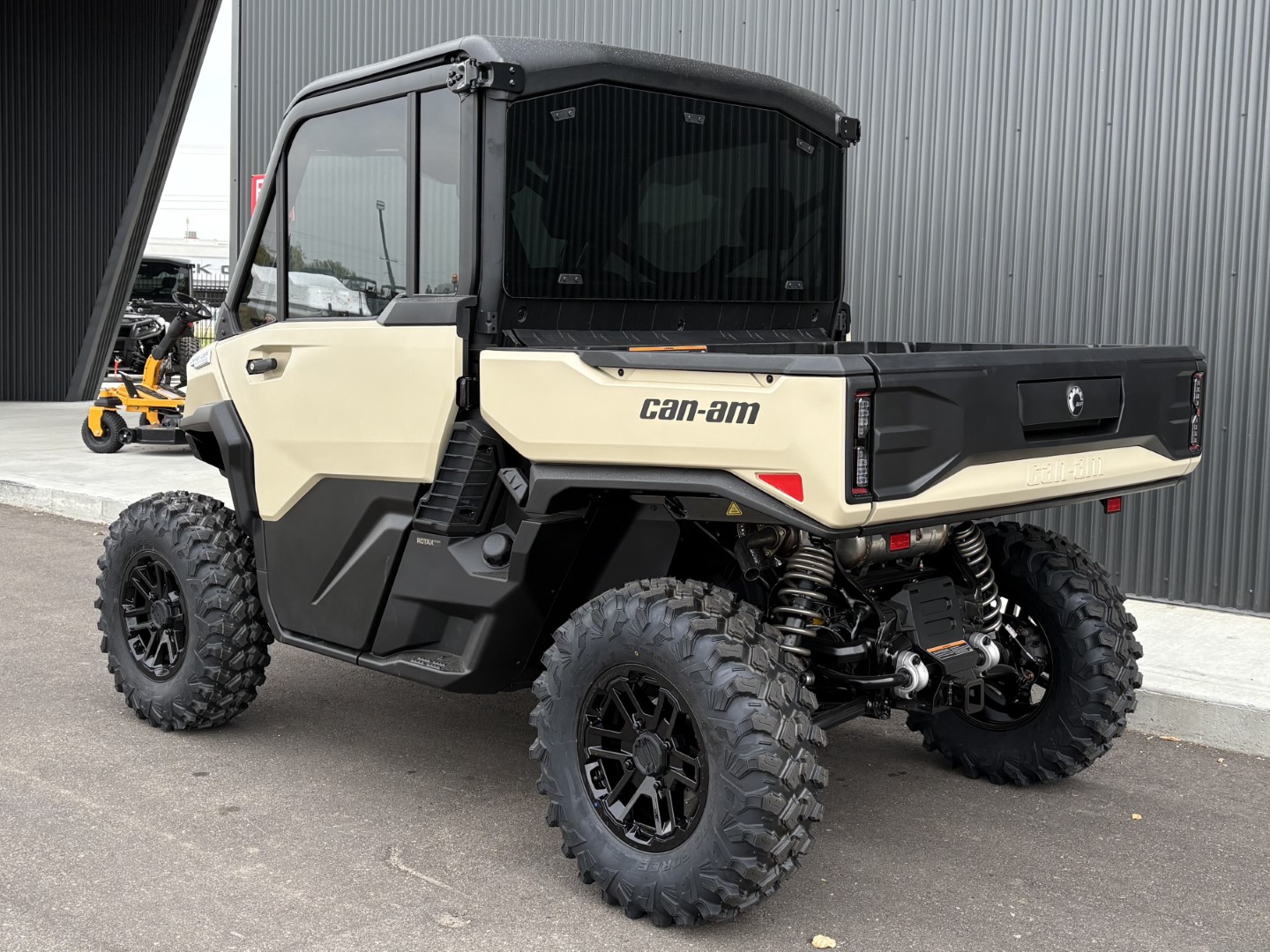 2026 Can-Am DEFENDER LIMITED CAB HD11  8JTE - Photo 3