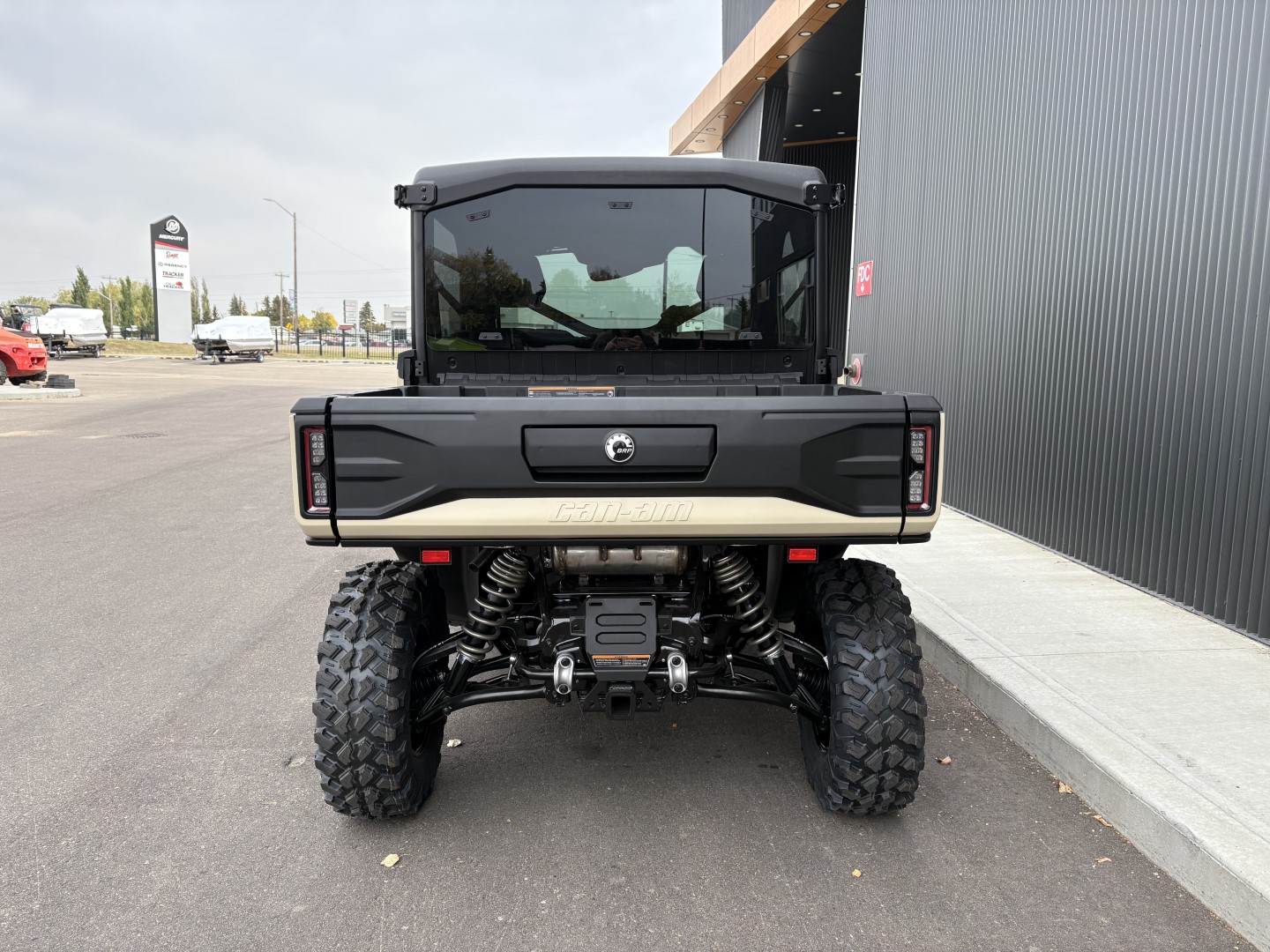2026 Can-Am DEFENDER LIMITED CAB HD11  8JTE - Photo 4
