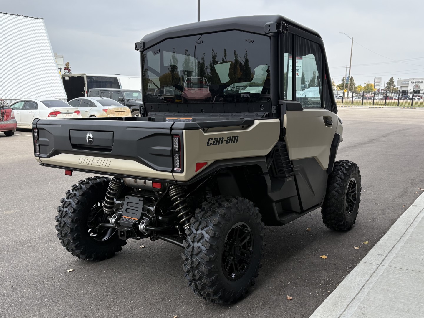 2026 Can-Am DEFENDER LIMITED CAB HD11  8JTE - Photo 5