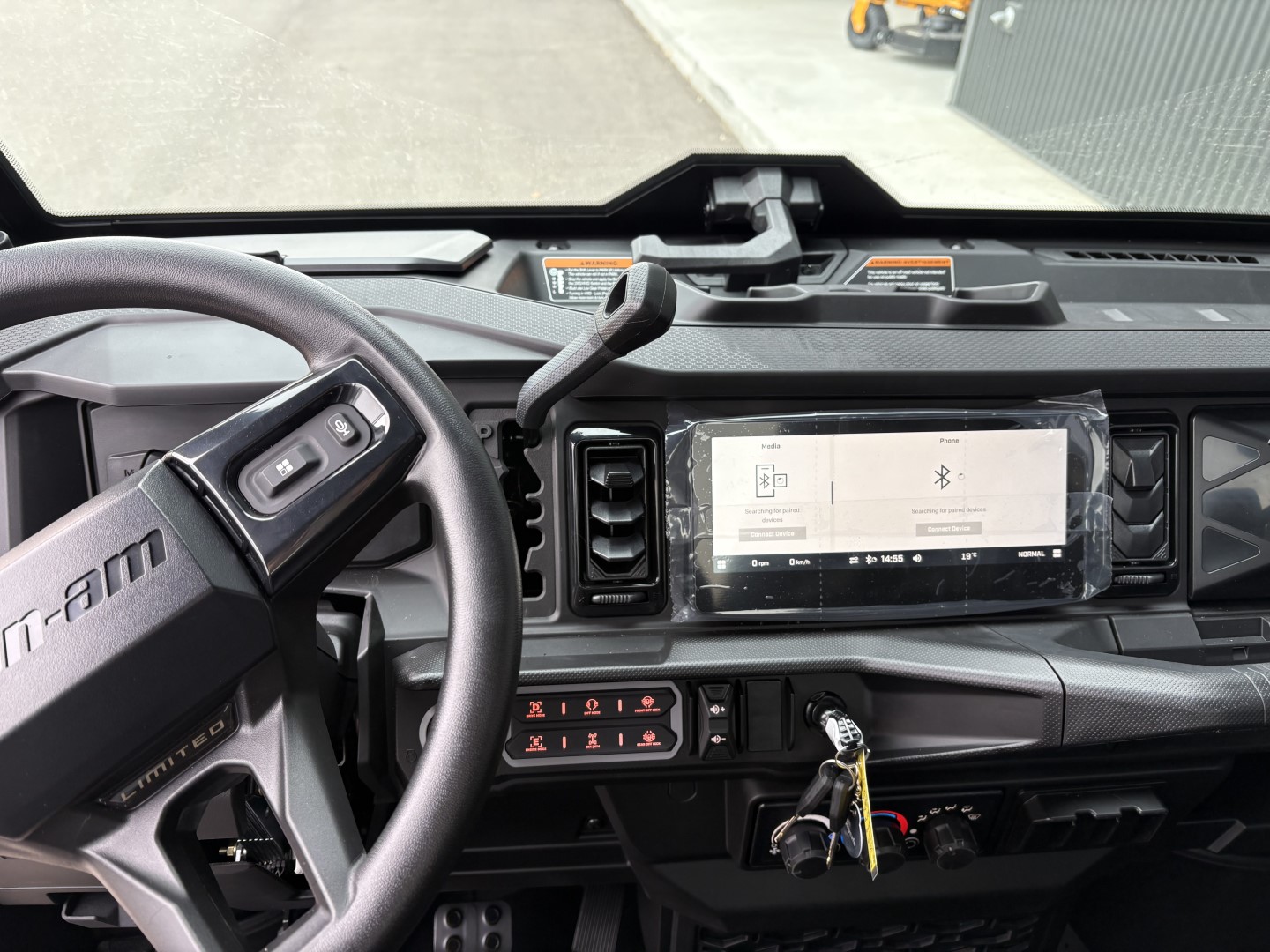2026 Can-Am DEFENDER LIMITED CAB HD11  8JTE - Photo 12