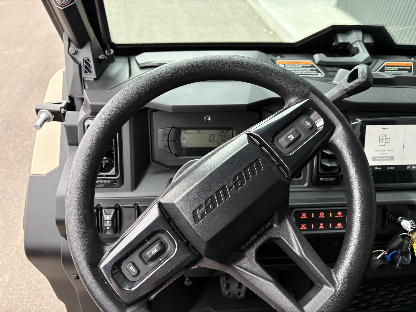 2026 Can-Am DEFENDER LIMITED CAB HD11  8JTE - Photo 13