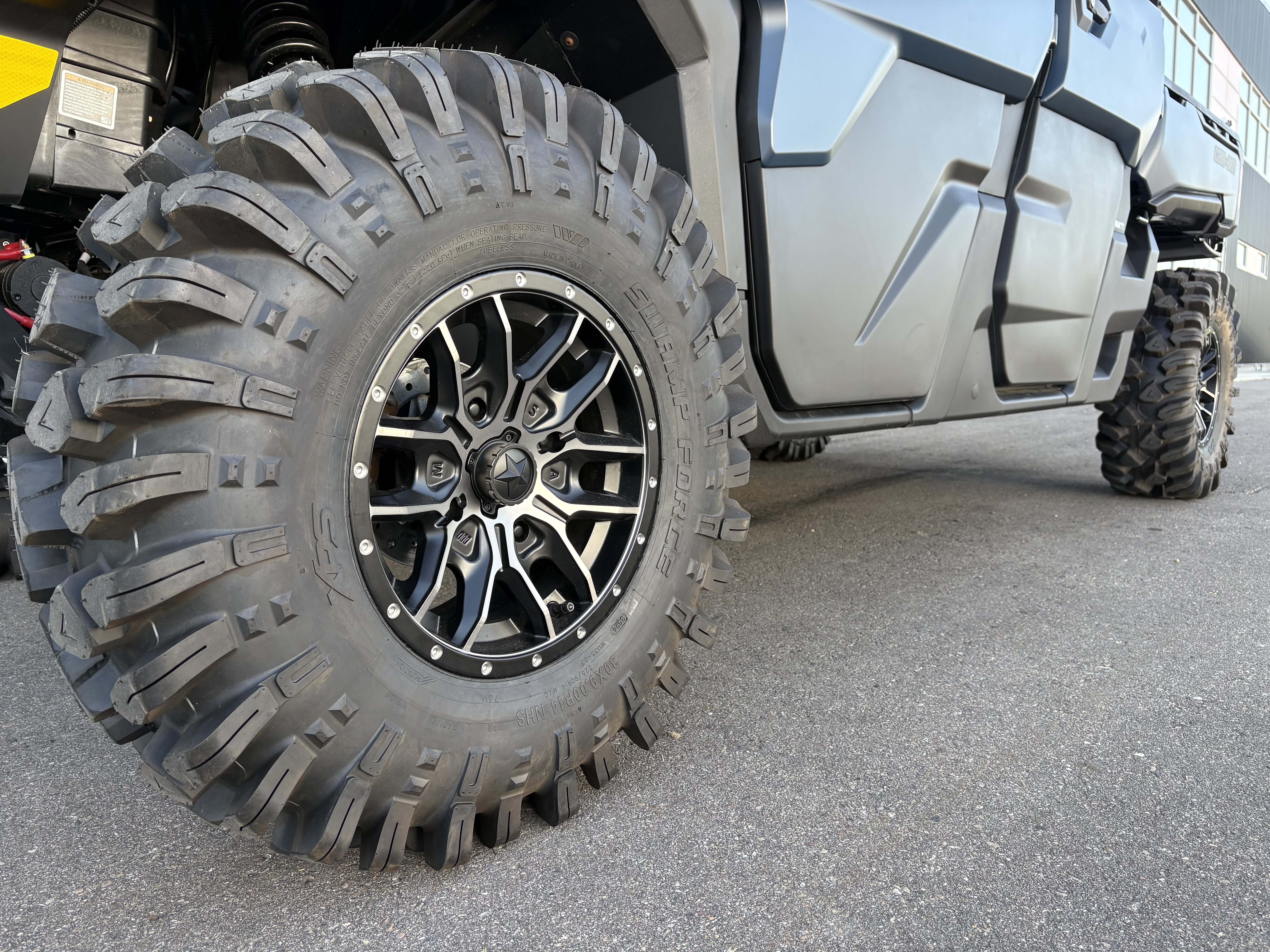 2025 Can-Am Defender MAX LIMITED CAB HD10  6MSD - Photo 12